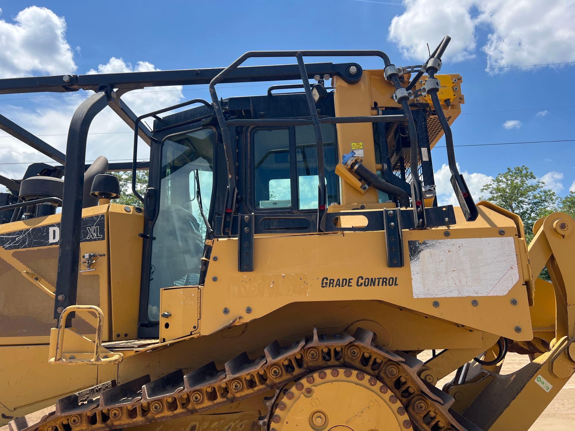 Caterpillar D6T XL
