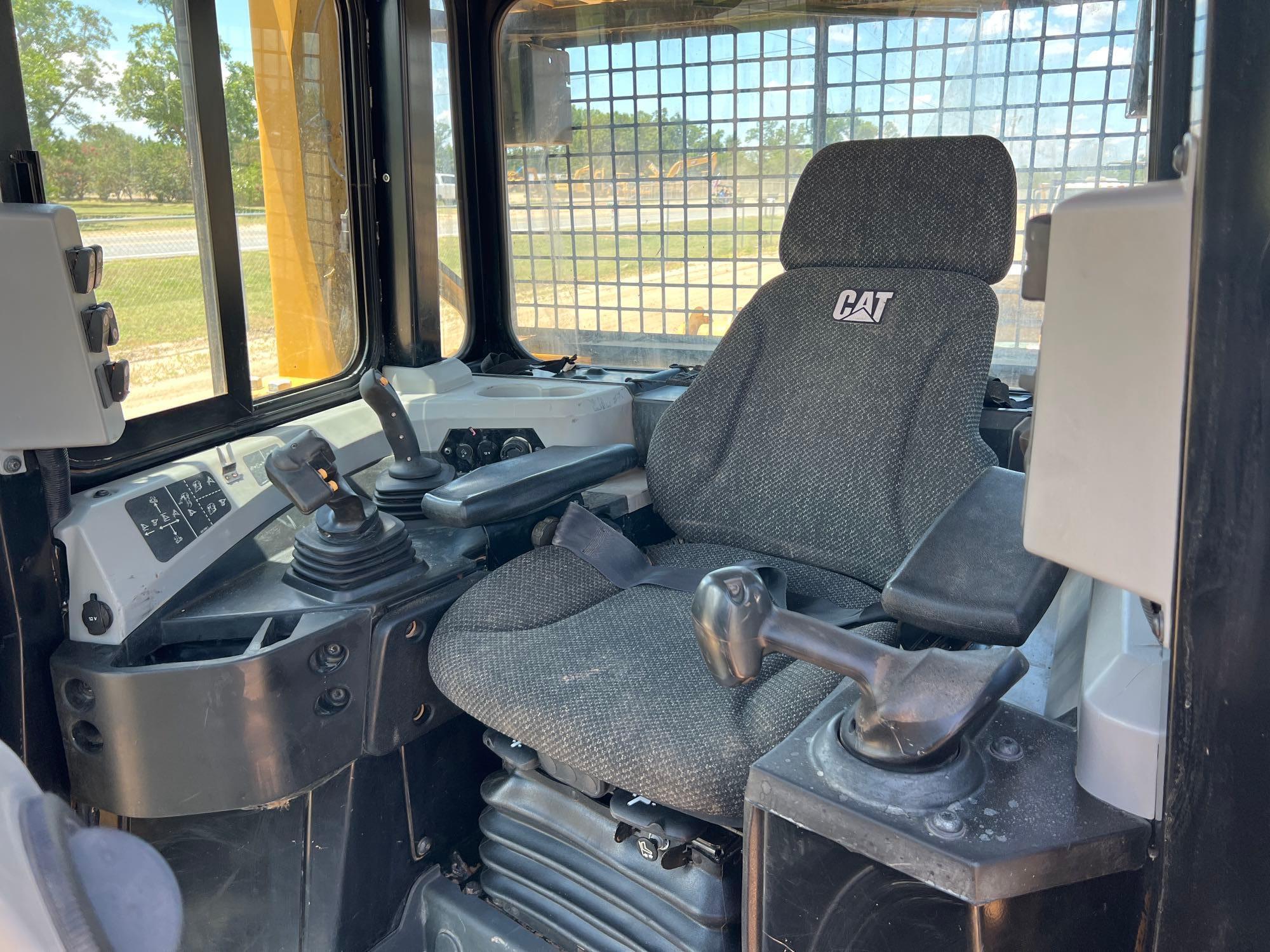 Caterpillar D6T XL