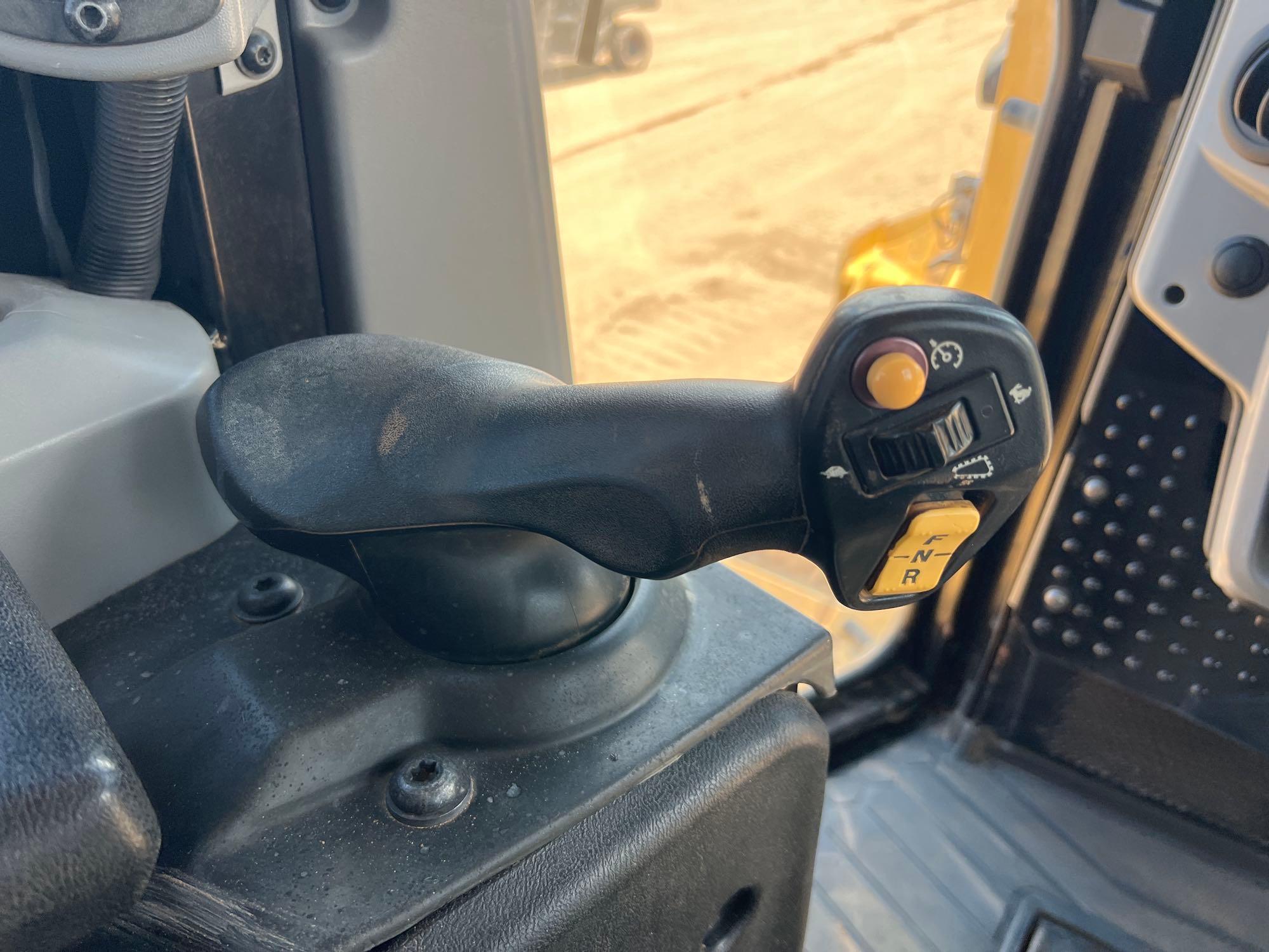 Caterpillar D6T XL