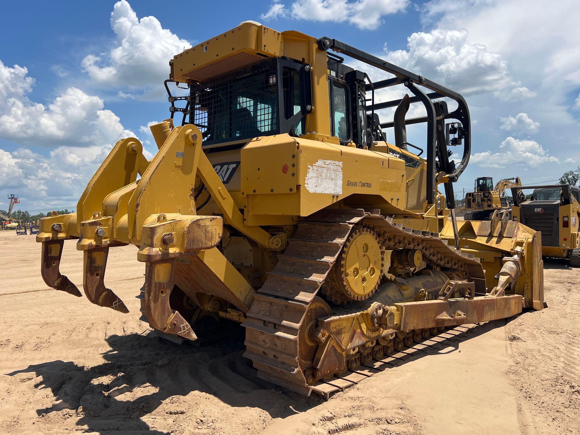 Caterpillar D6T XL