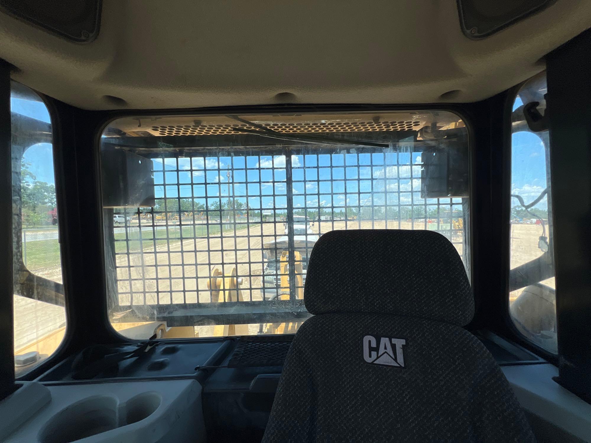 Caterpillar D6T XL