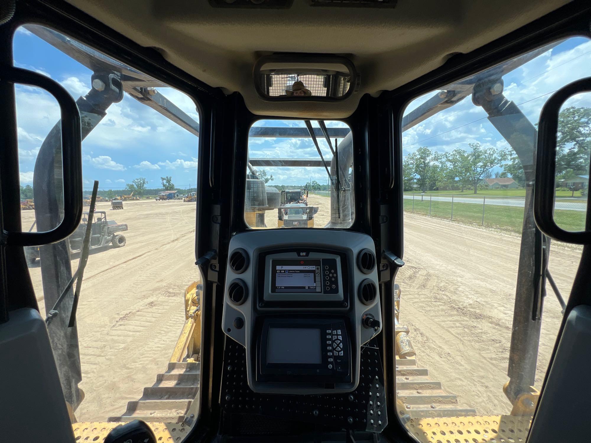 Caterpillar D6T XL