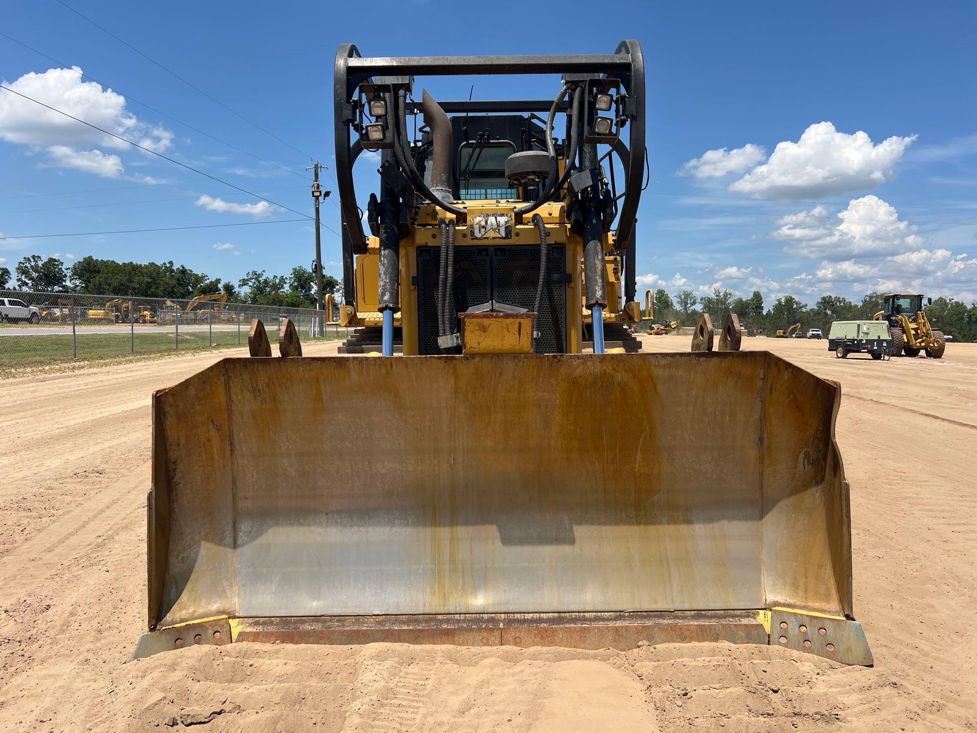 Caterpillar D6T XL