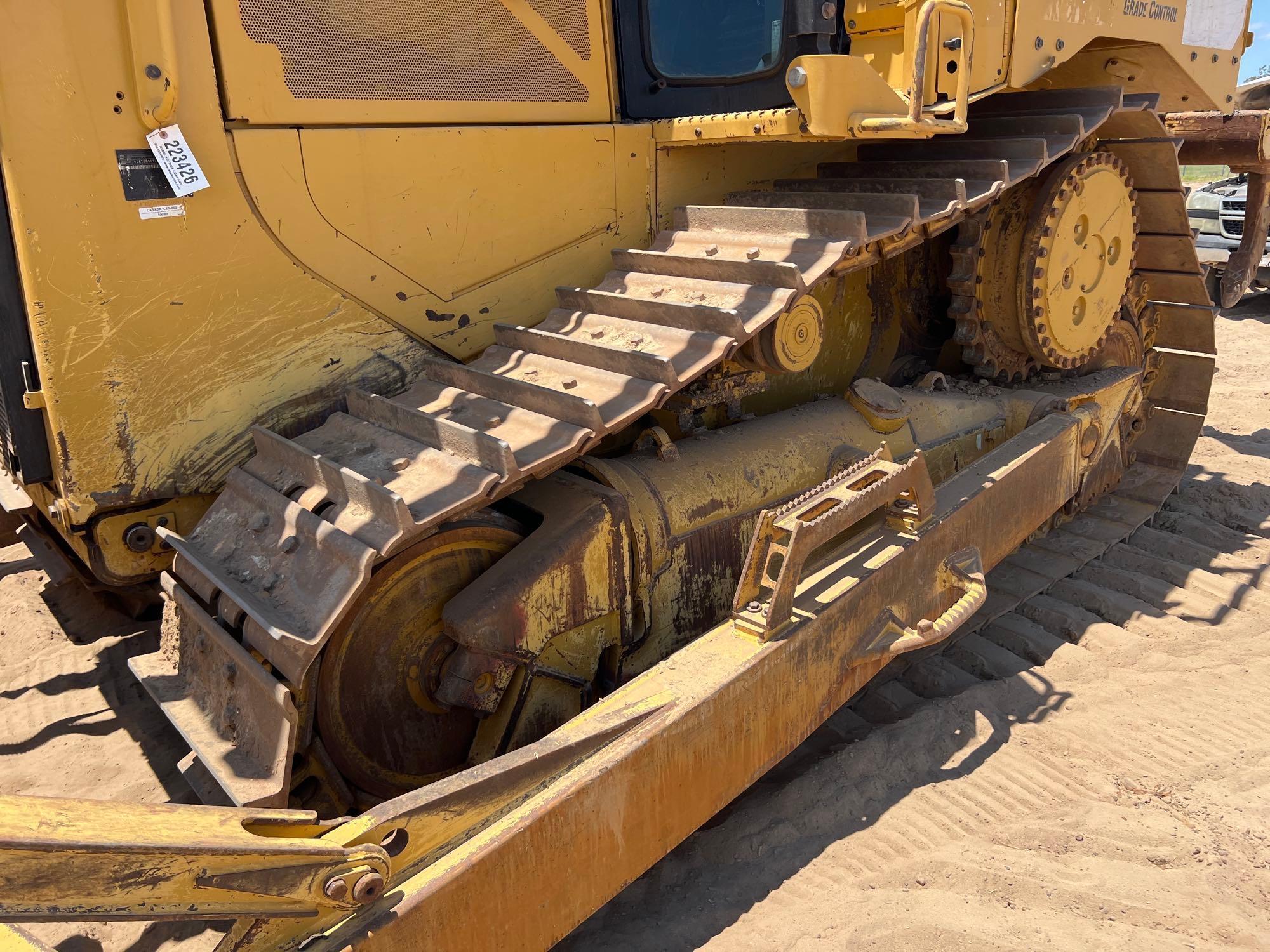 Caterpillar D6T XL