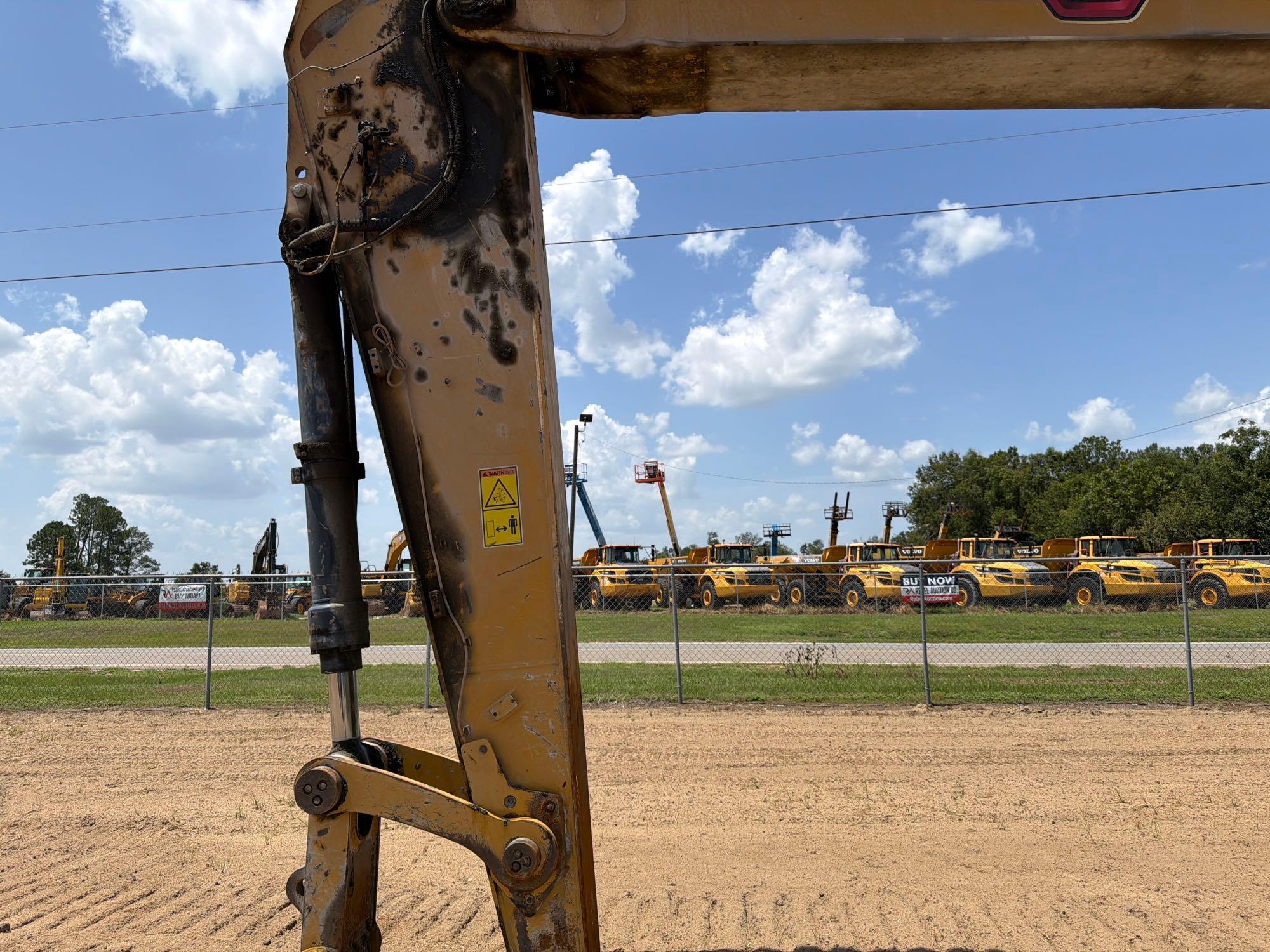2022 Caterpillar 349