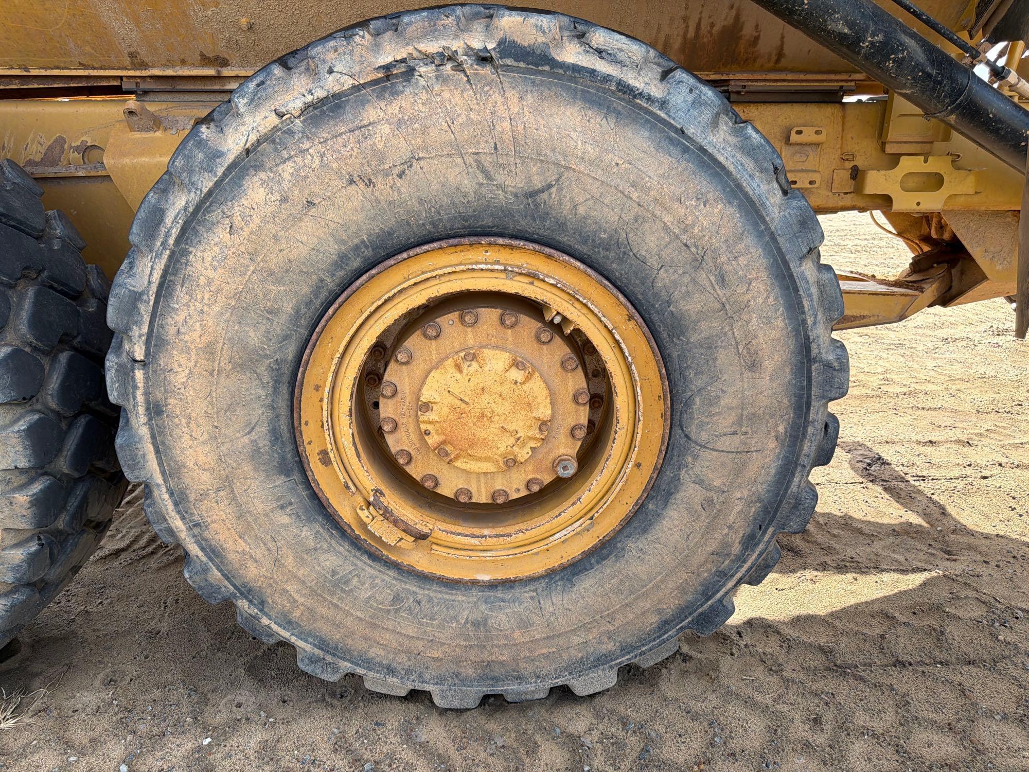 2013 Caterpillar 725