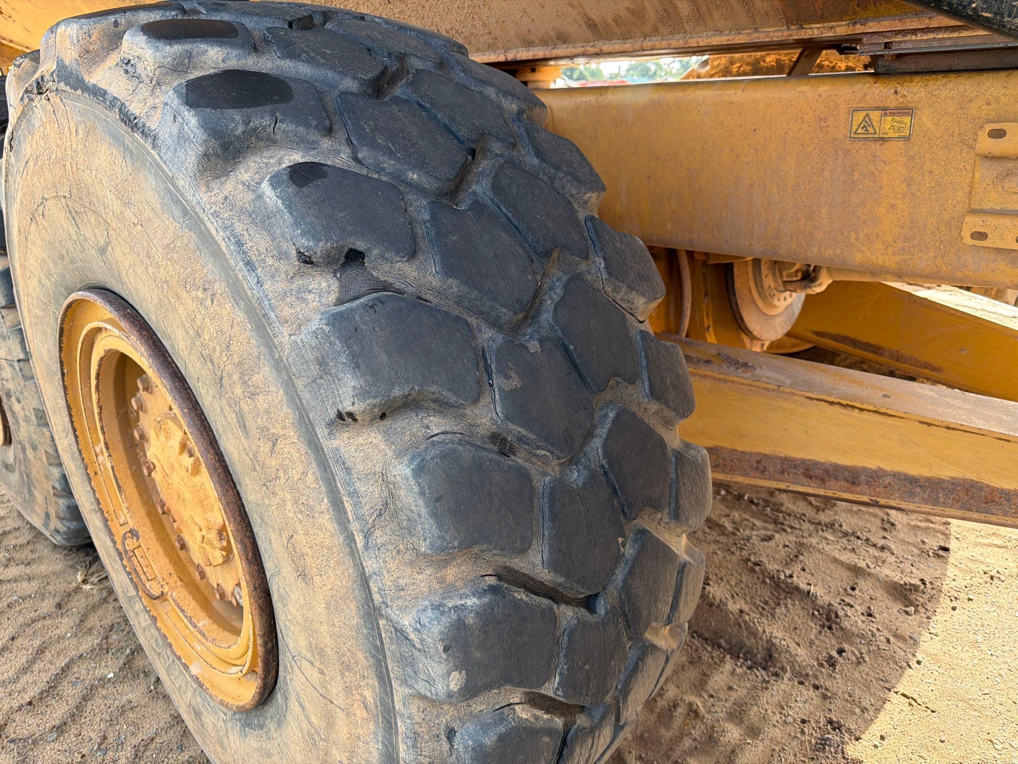 2013 Caterpillar 725