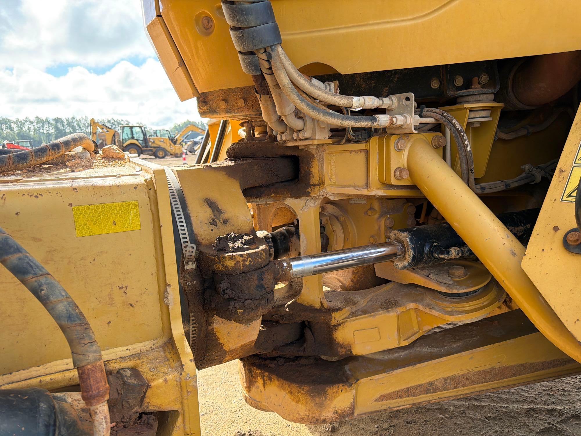 2013 Caterpillar 725