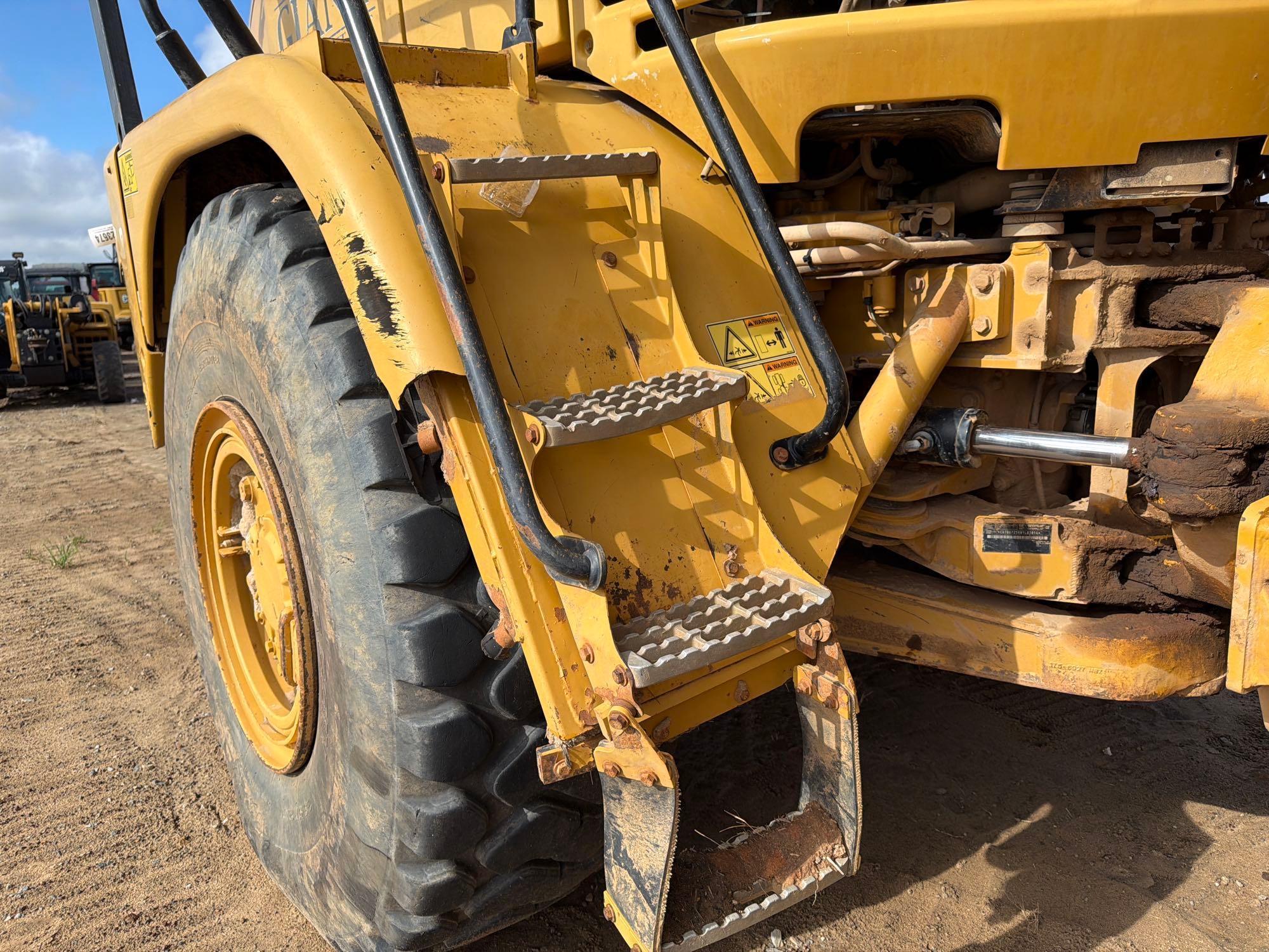 2013 Caterpillar 725
