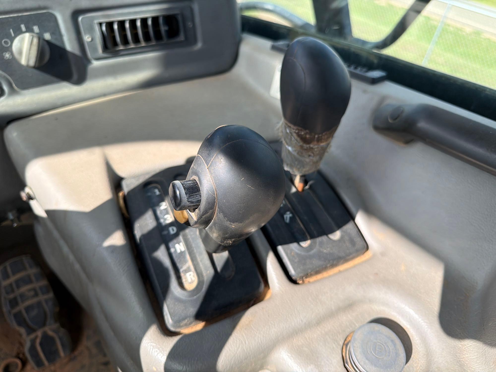 2013 Caterpillar 725