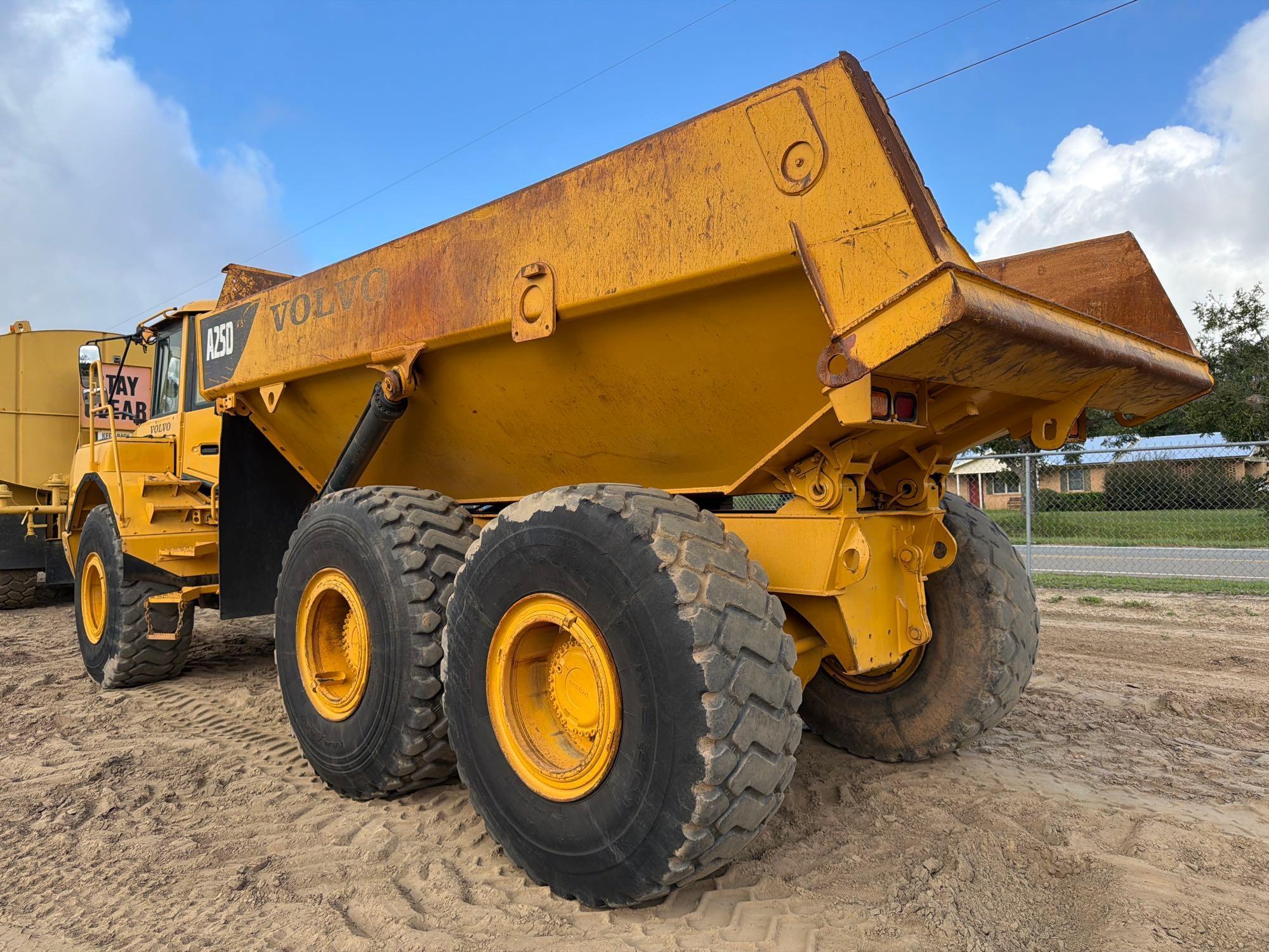 Photo of 2005 Volvo A25D