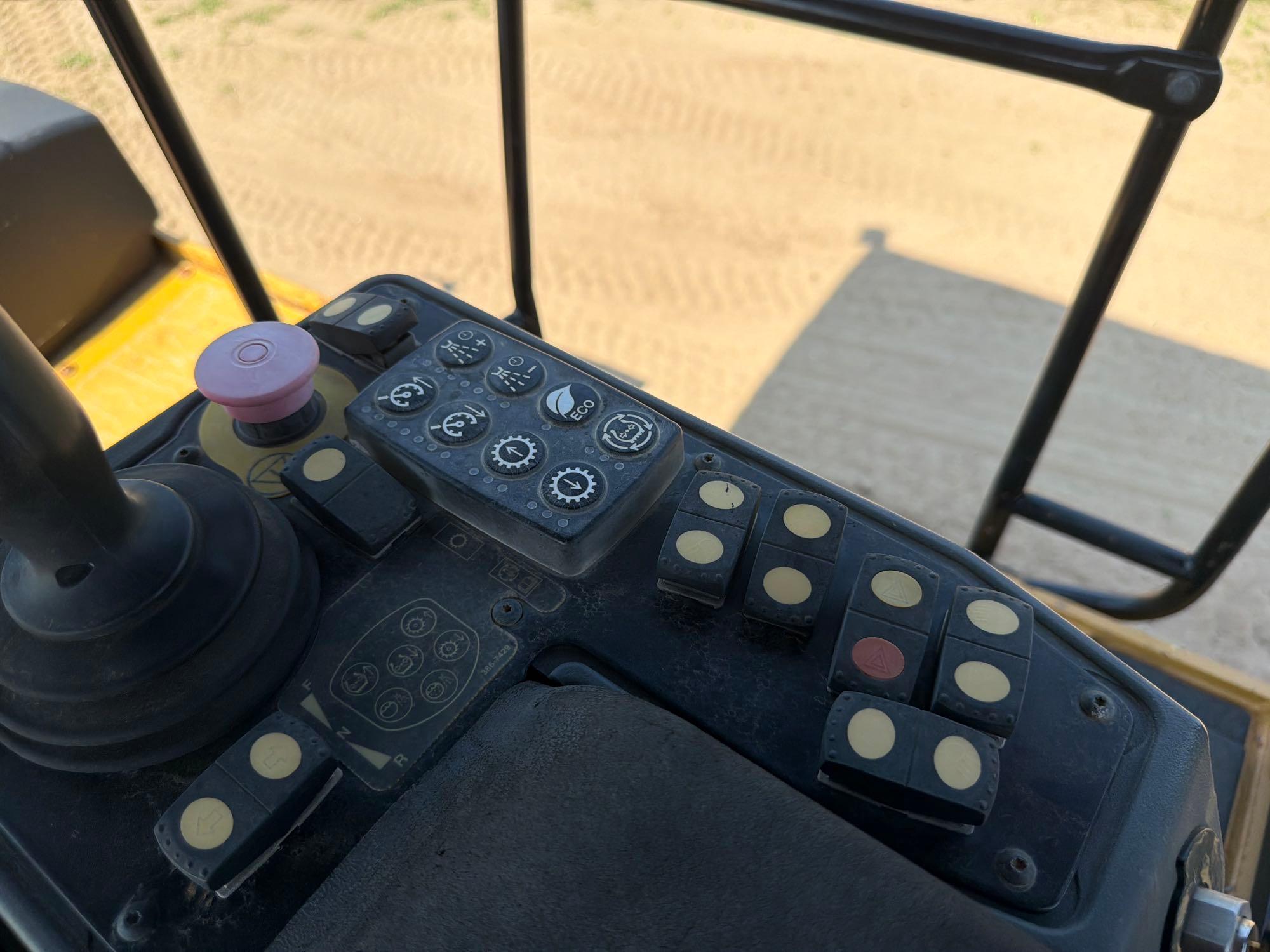 2017 Caterpillar CW34