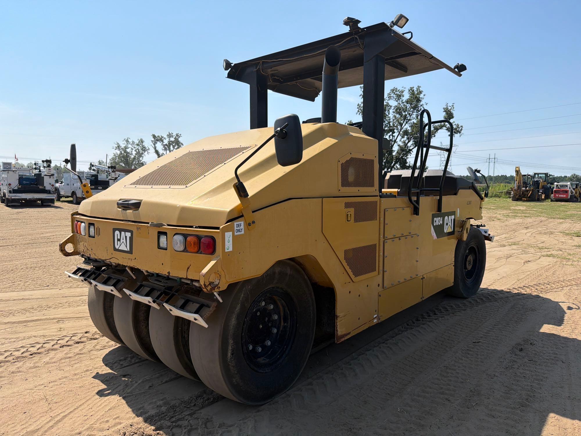 2017 Caterpillar CW34