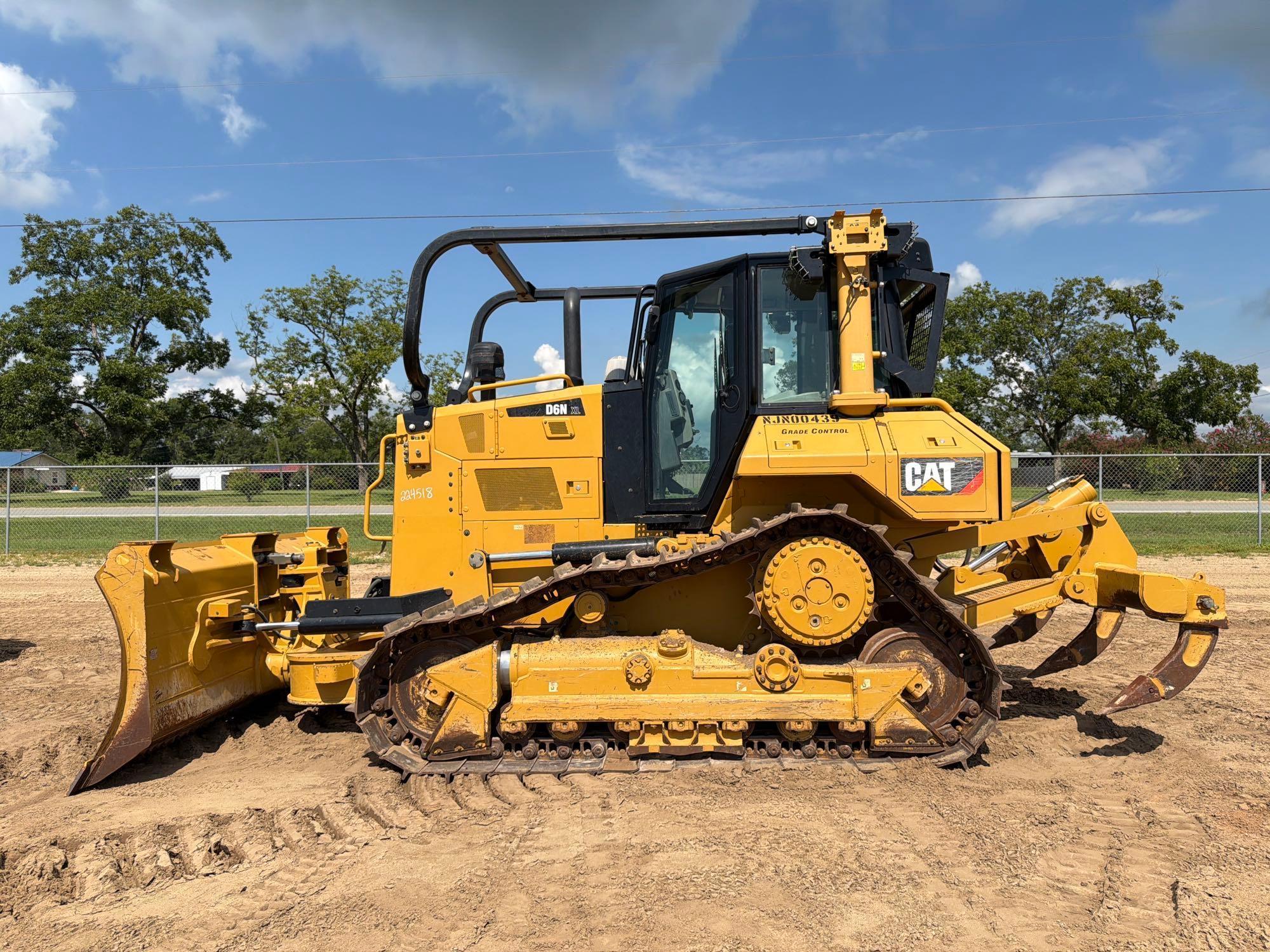 Caterpillar D6N XL