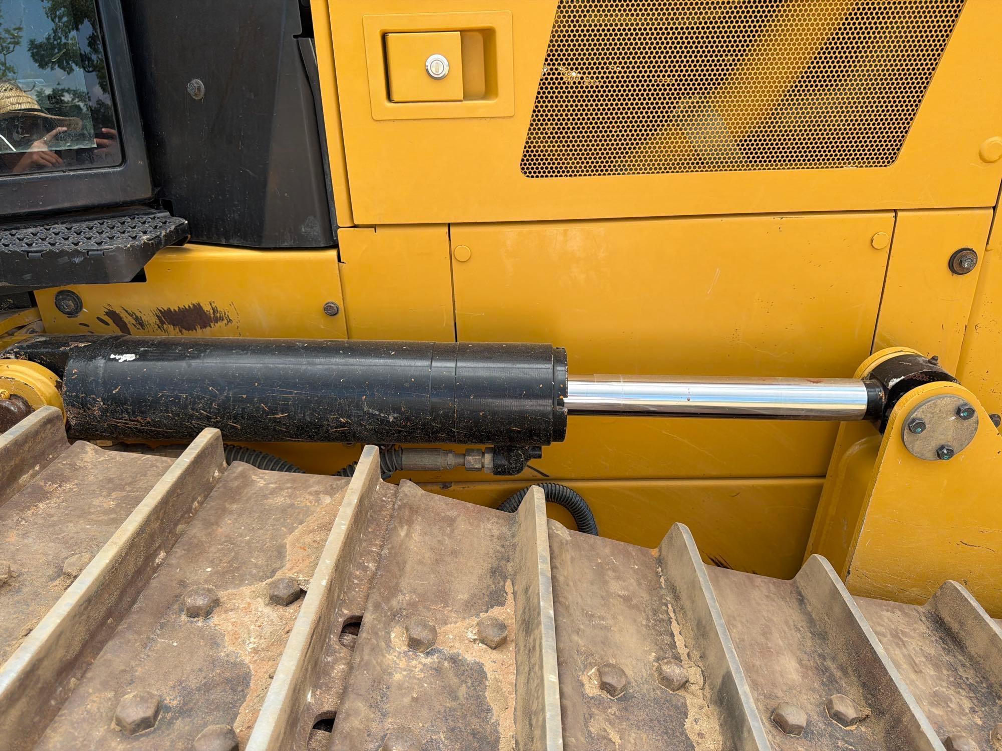 Caterpillar D6N XL