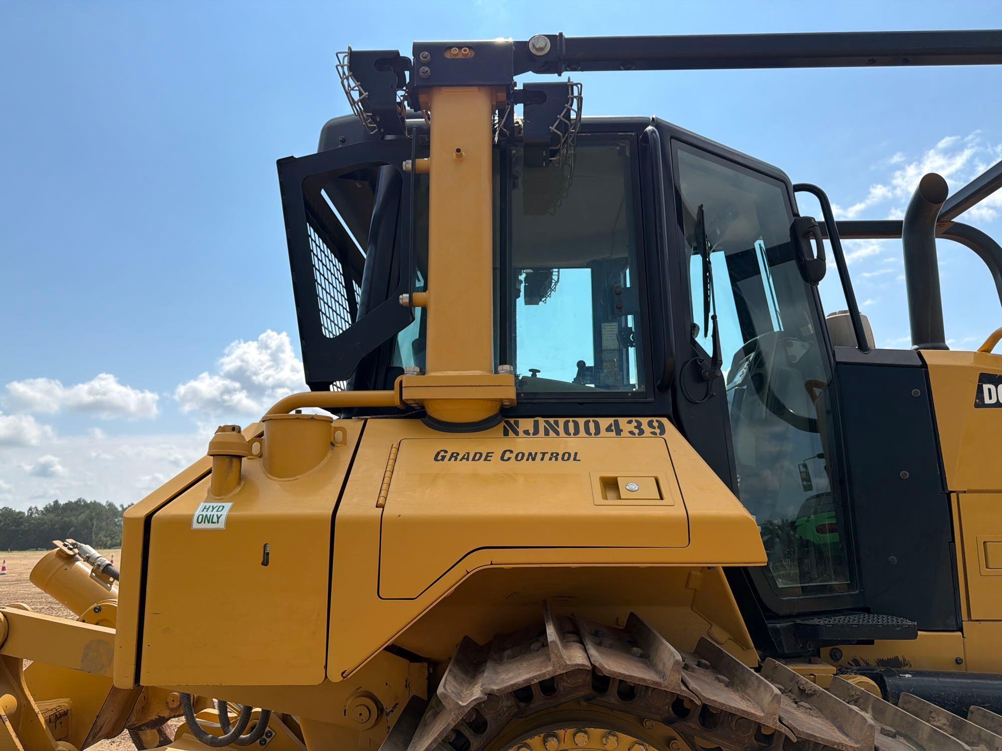Caterpillar D6N XL