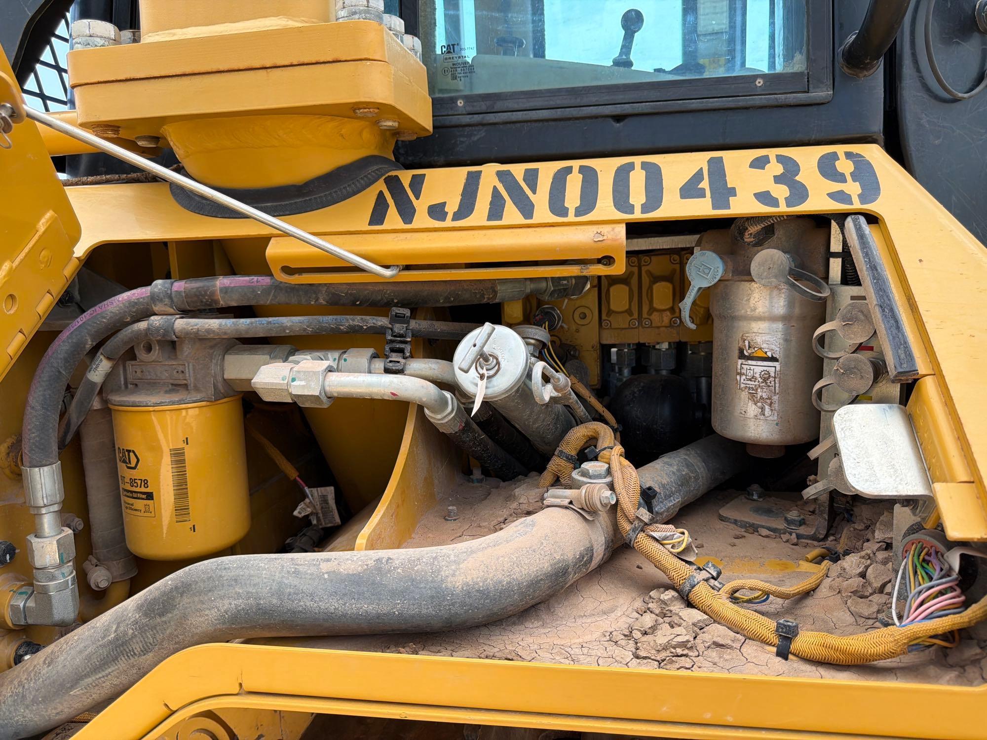 Caterpillar D6N XL