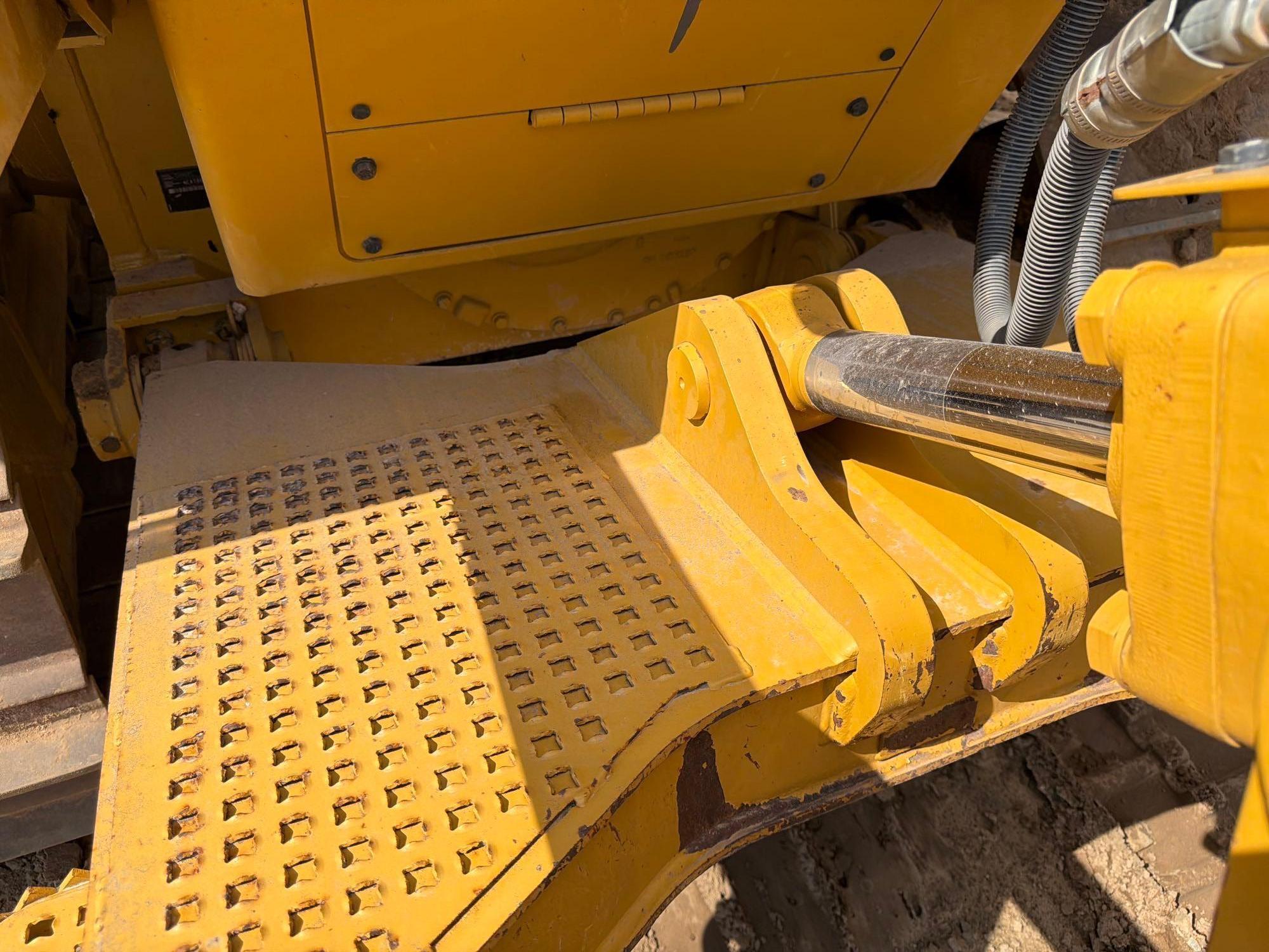Caterpillar D6N XL