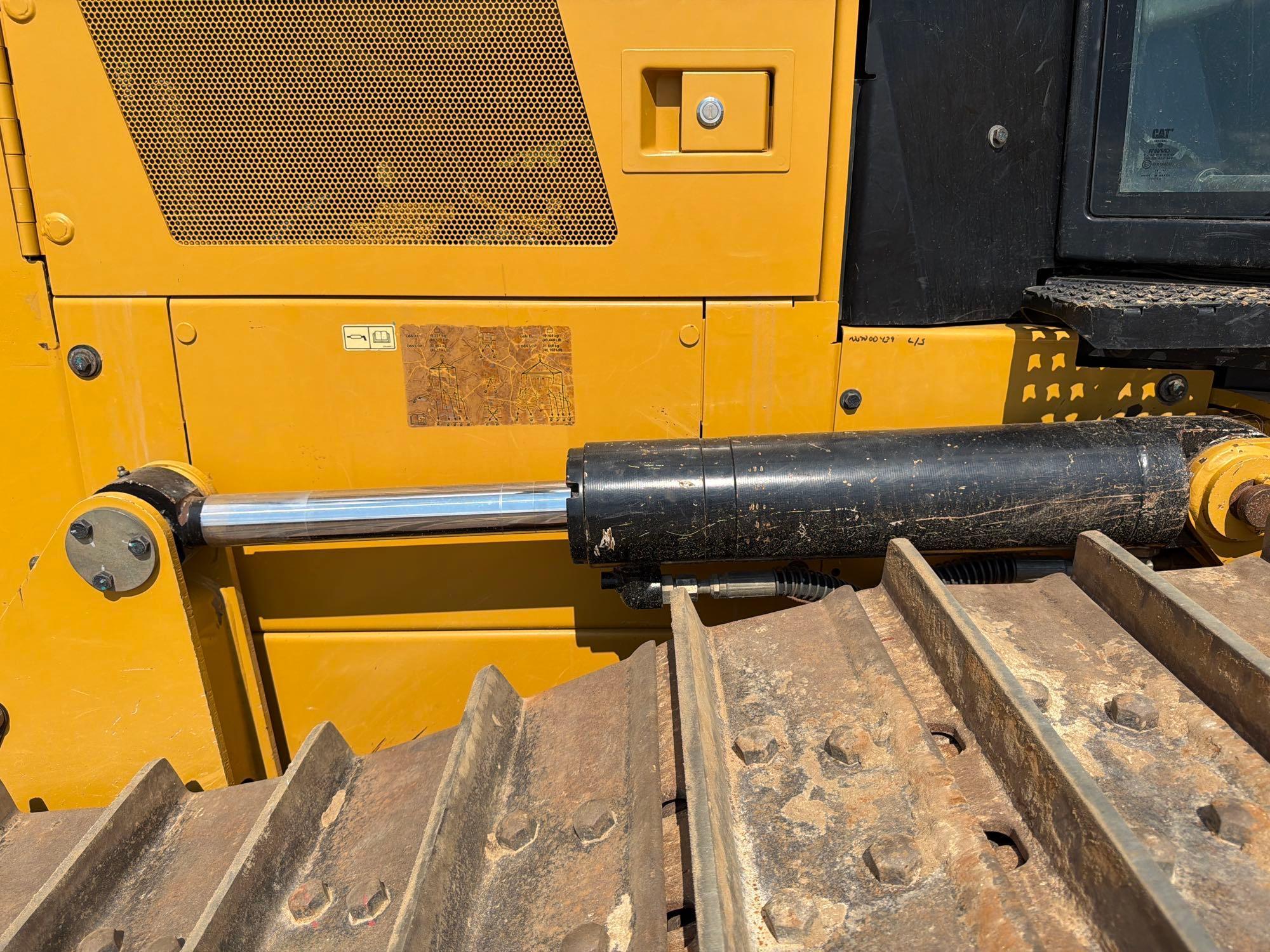 Caterpillar D6N XL