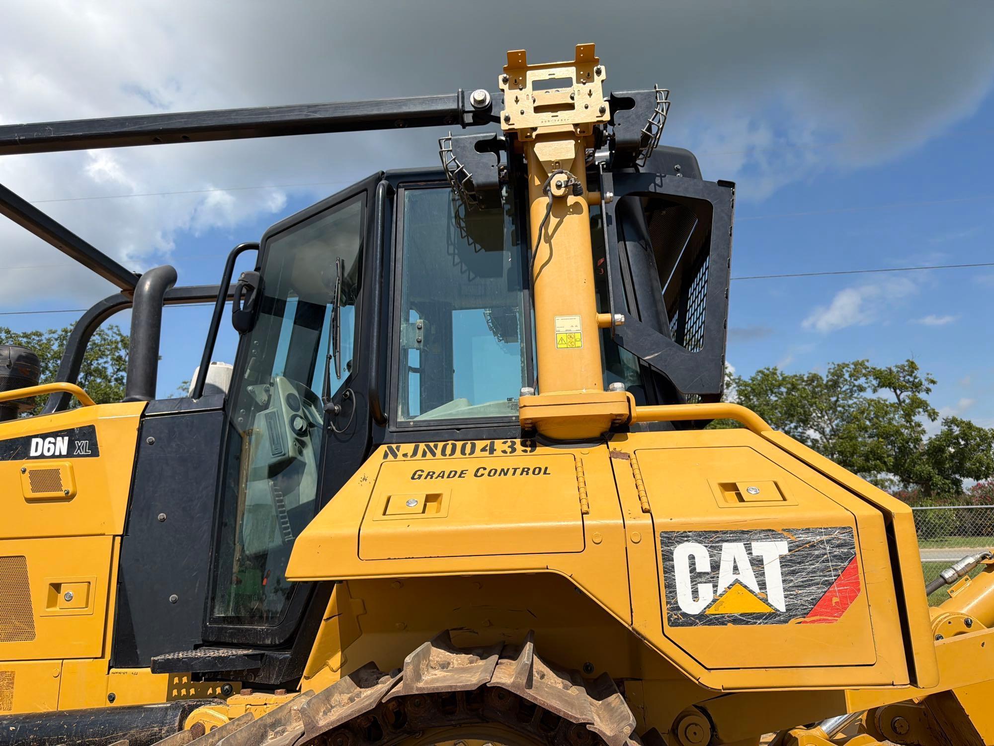 Caterpillar D6N XL