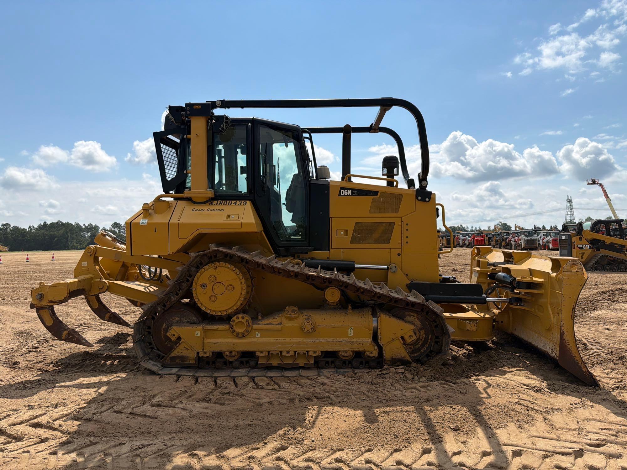 Caterpillar D6N XL
