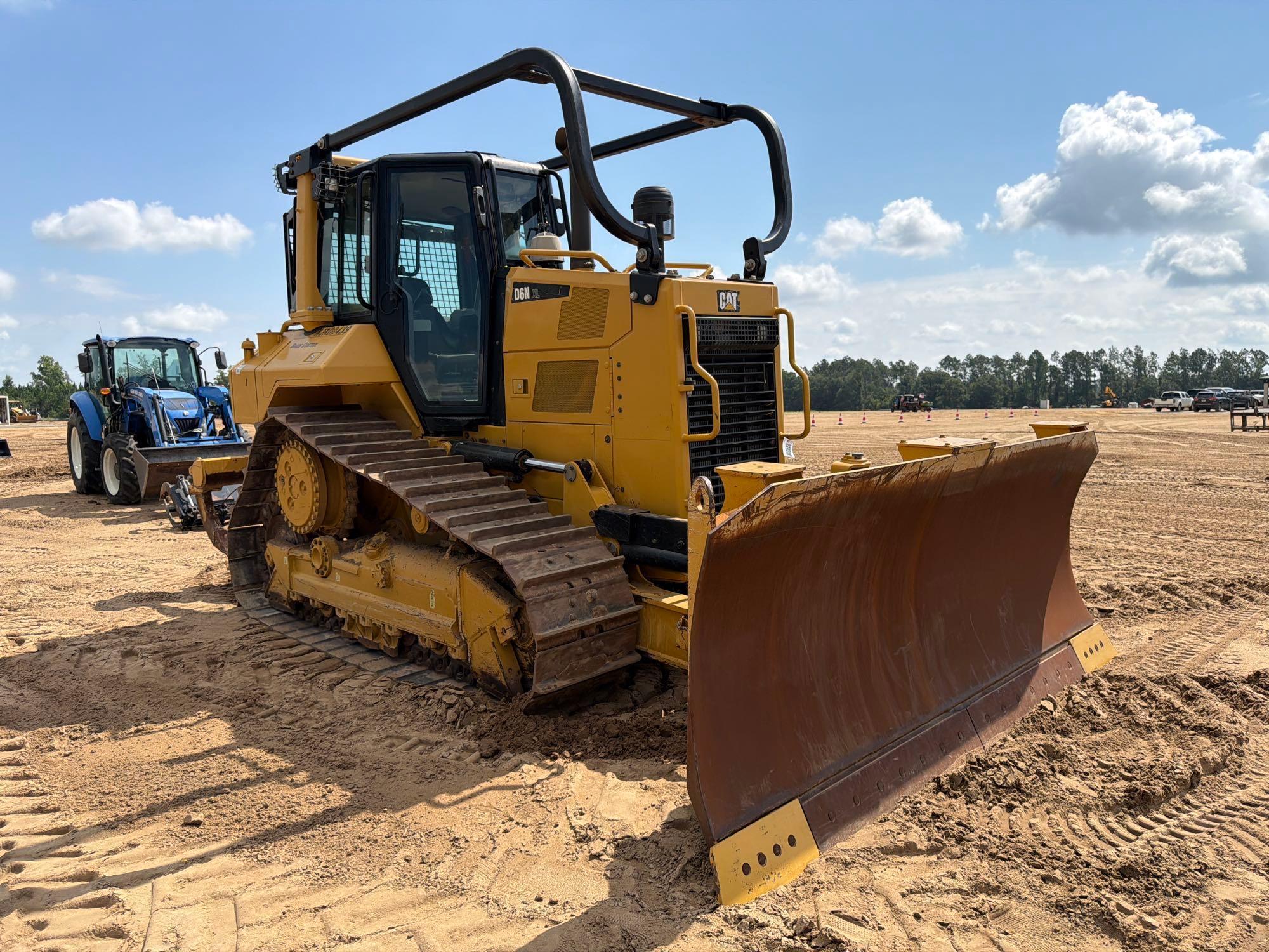 Caterpillar D6N XL