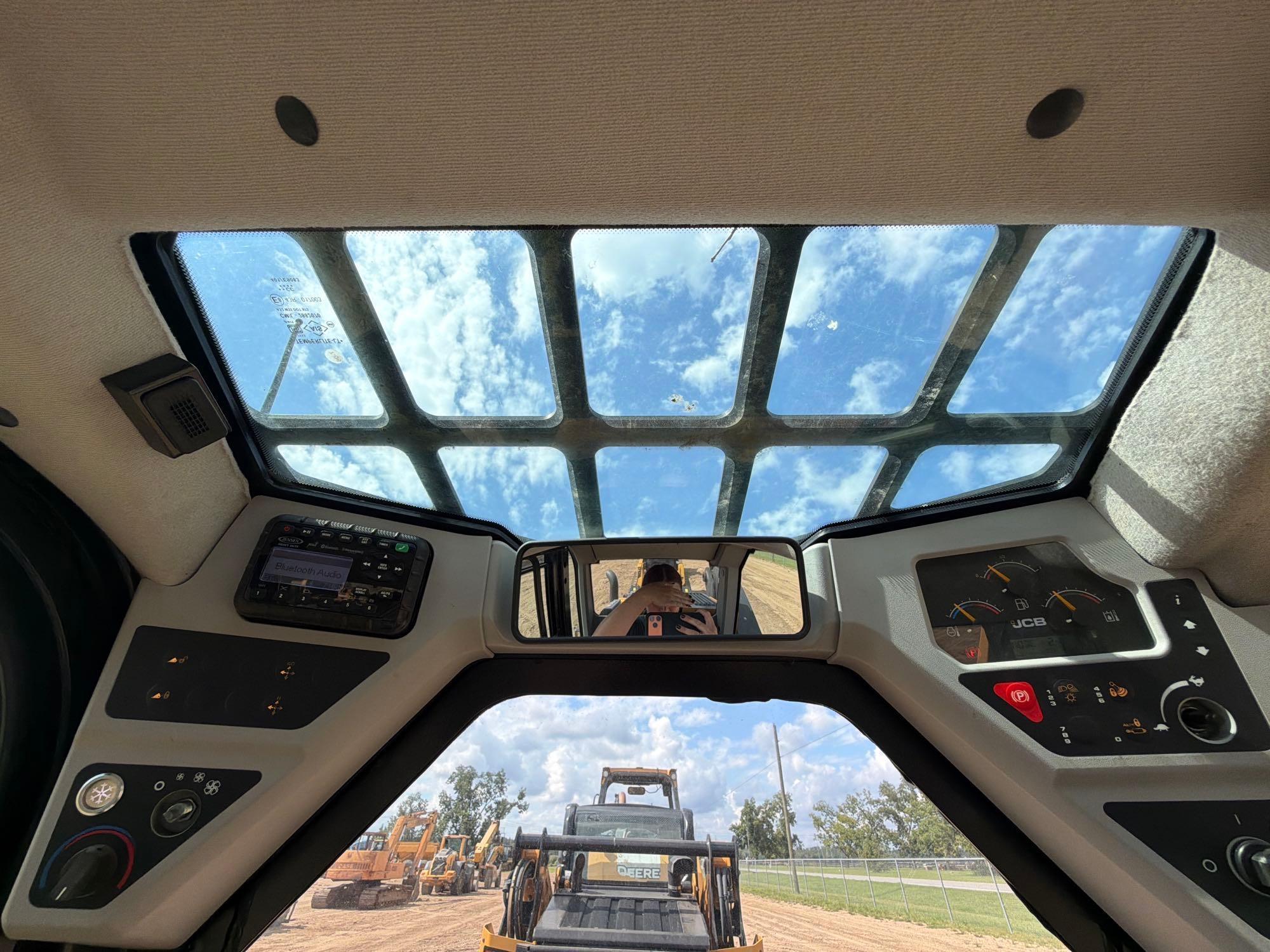 2022 JCB 270