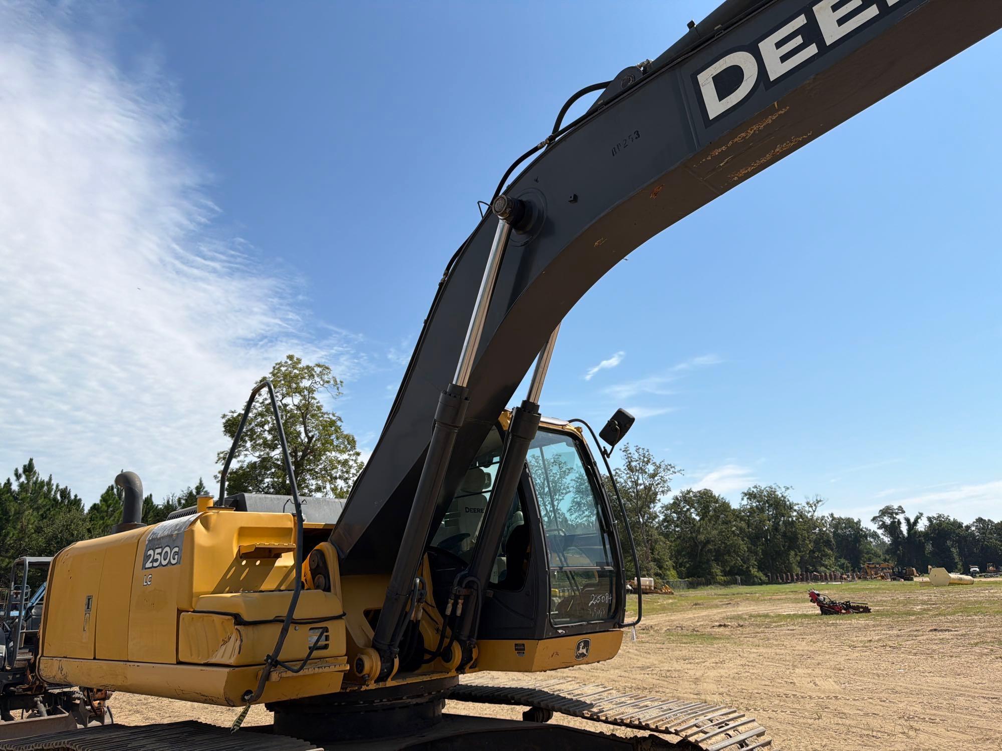John Deere 250G