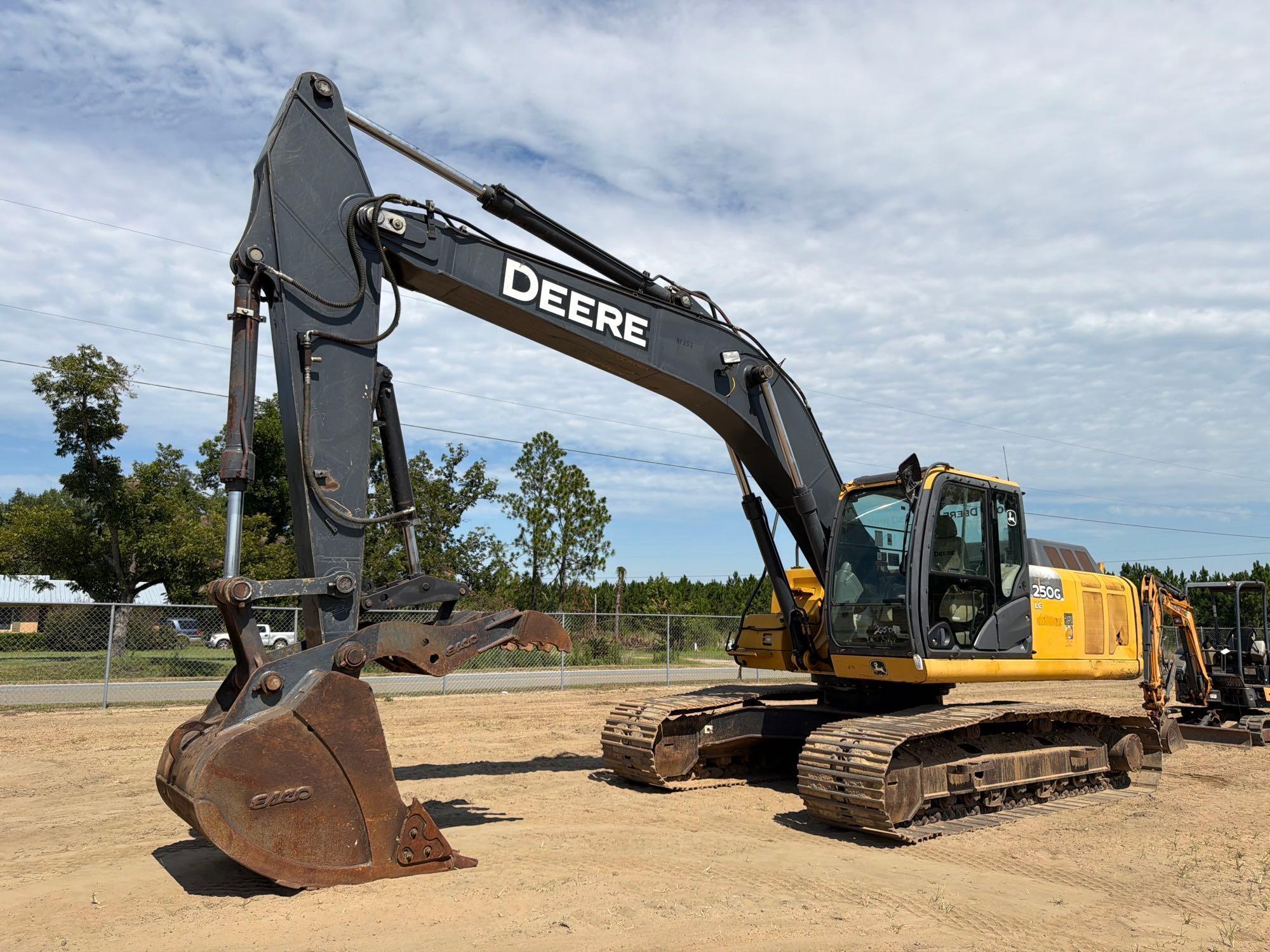 John Deere 250G