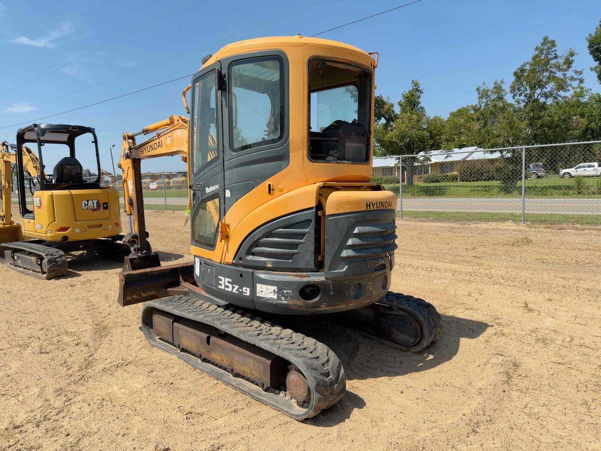 Hyundai 352