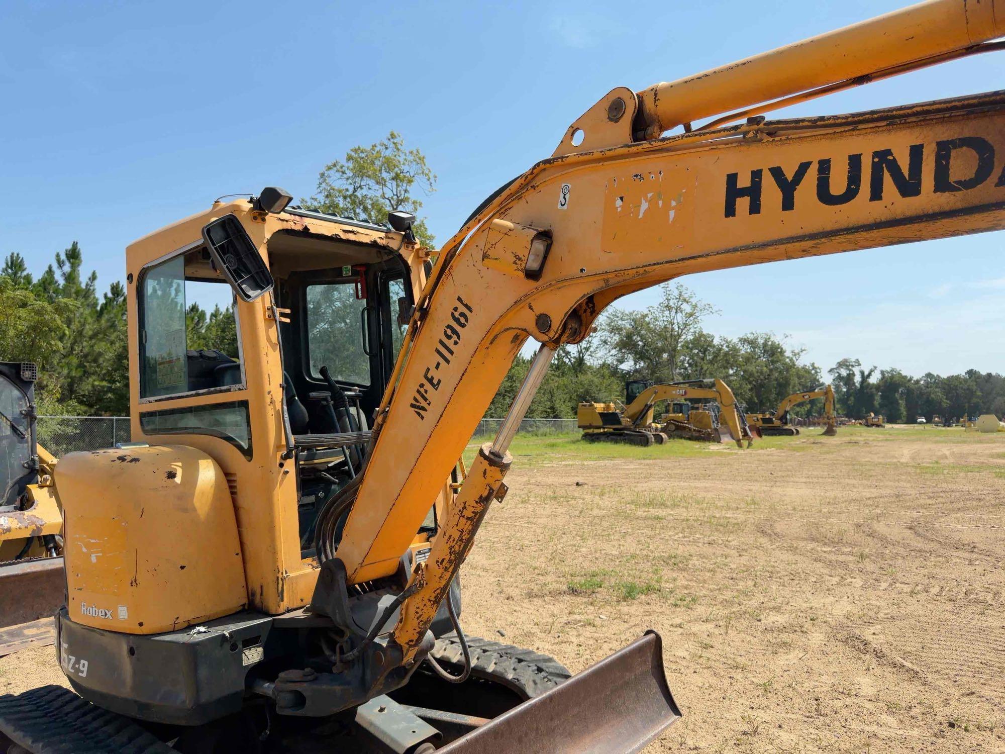 Hyundai 352