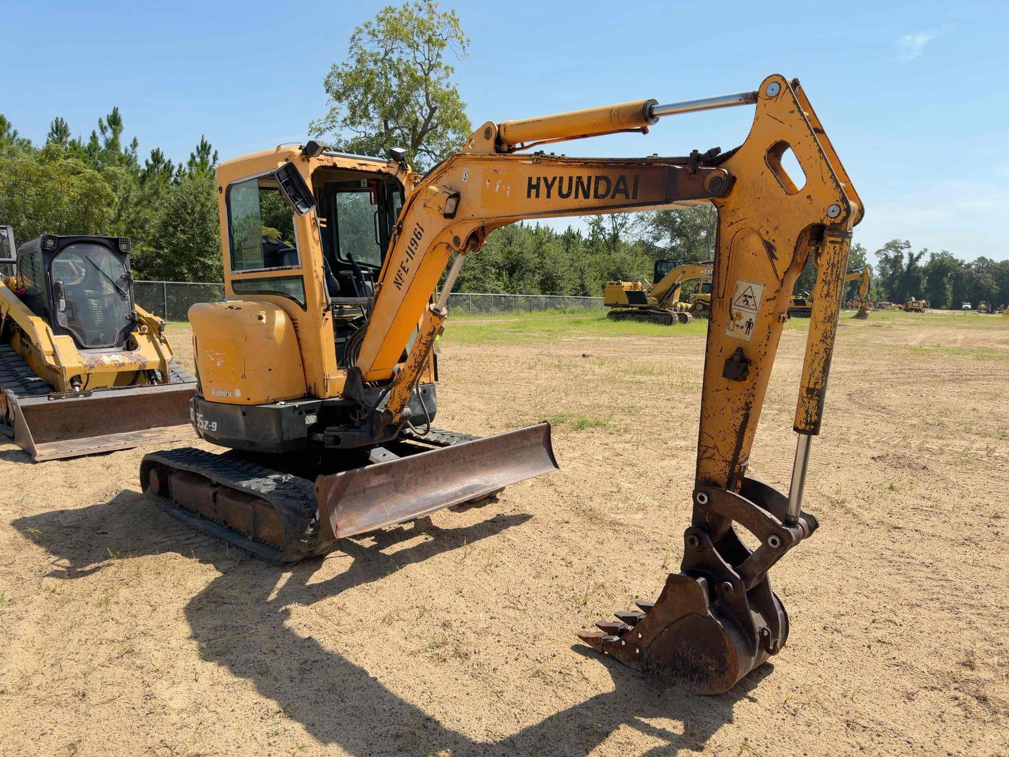 Hyundai 352