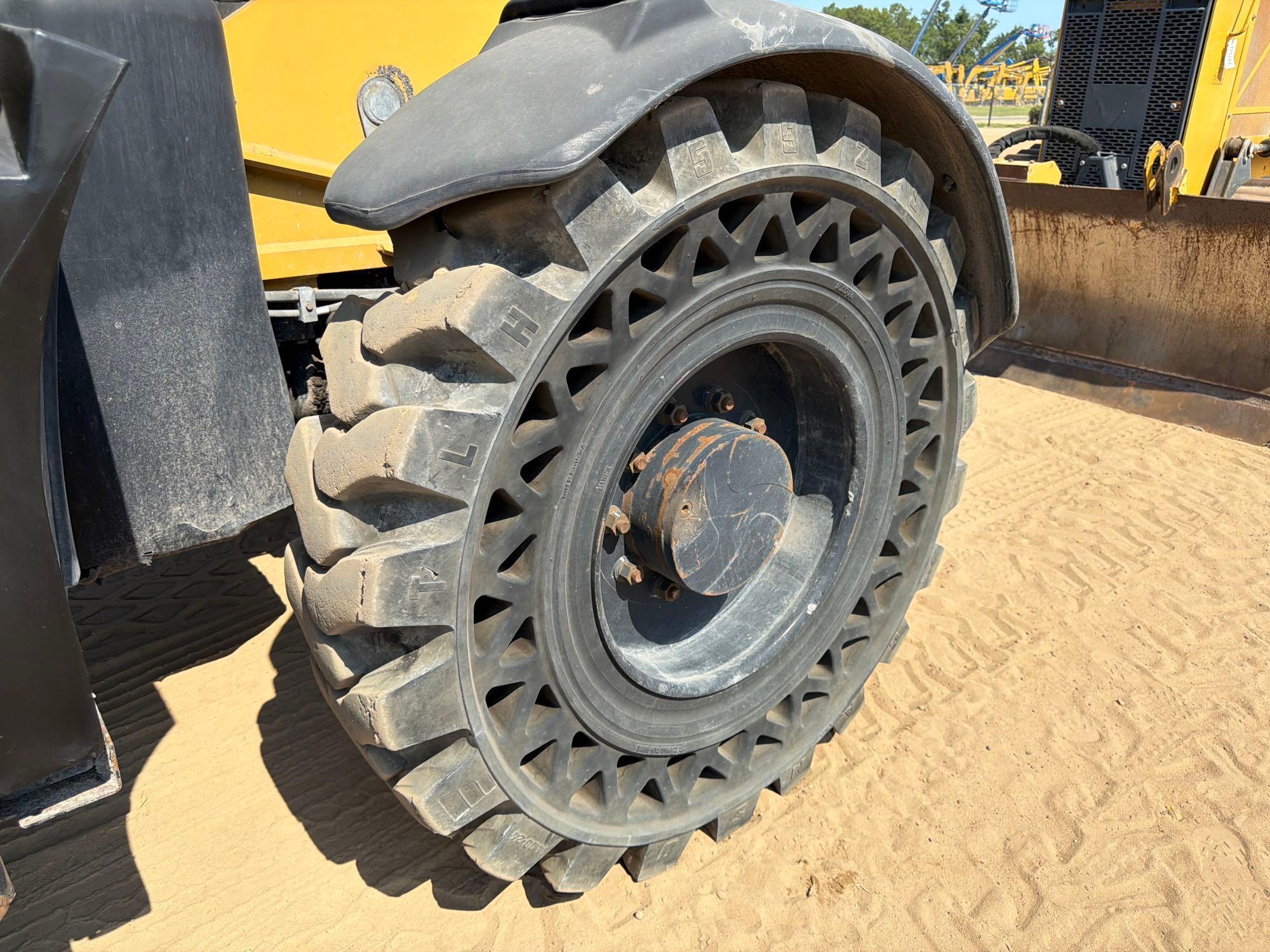 2014 Caterpillar TL943C