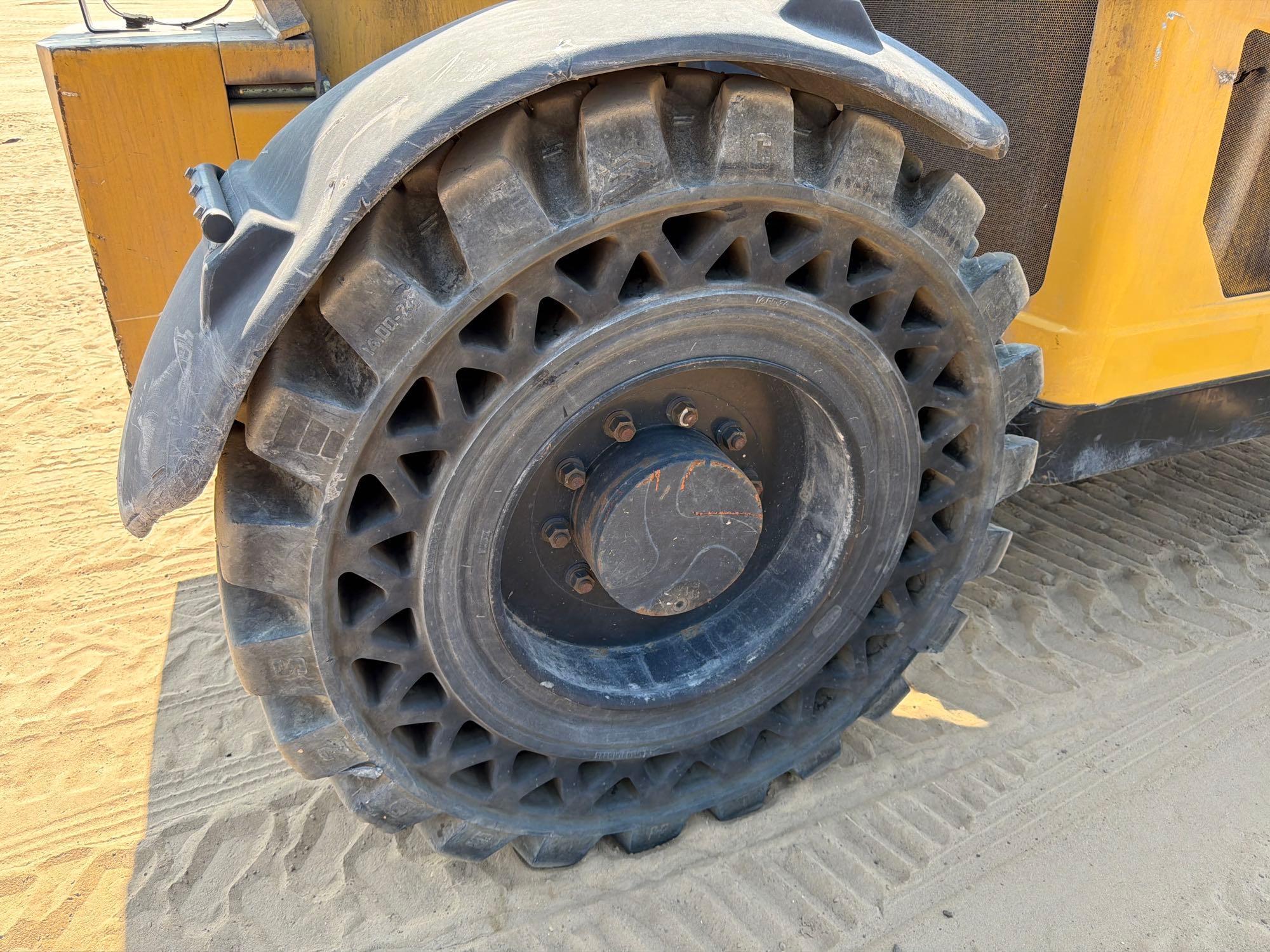 2014 Caterpillar TL943C