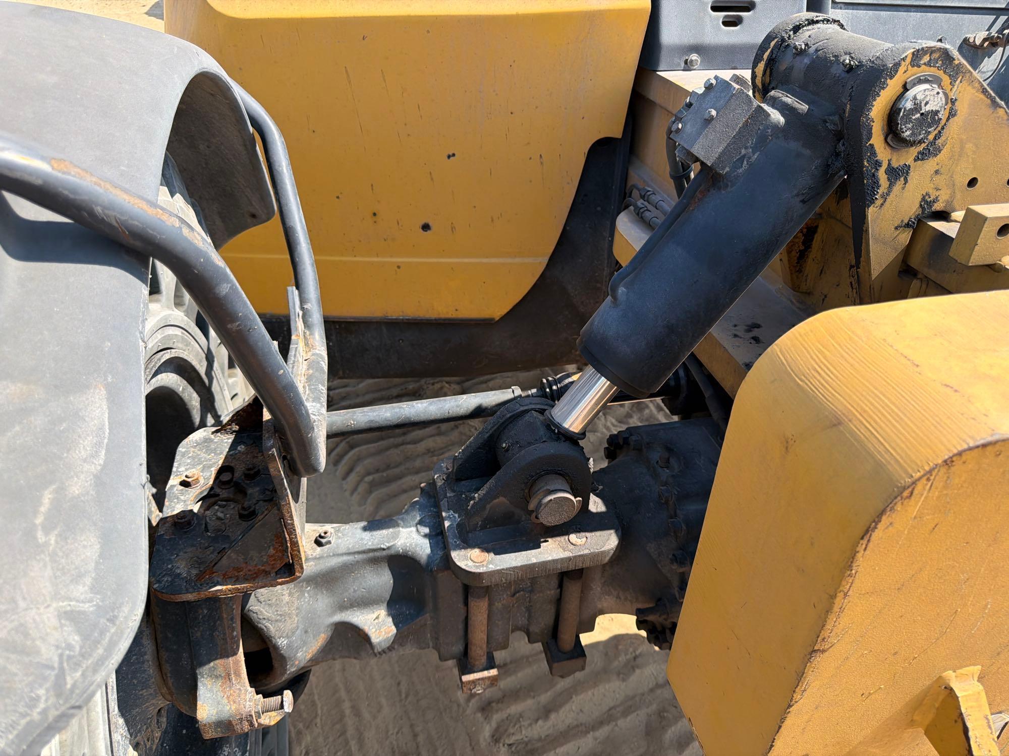 2014 Caterpillar TL943C