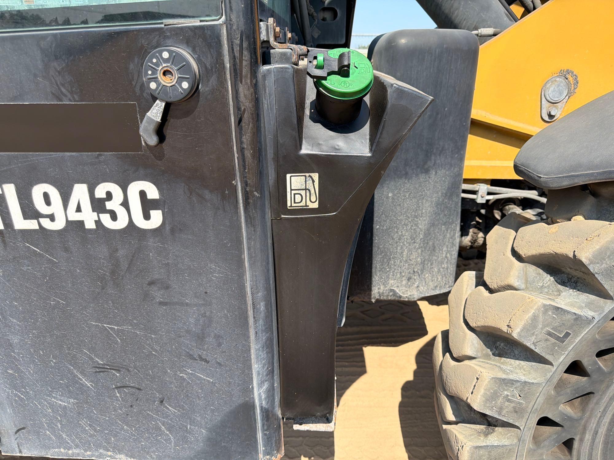 2014 Caterpillar TL943C