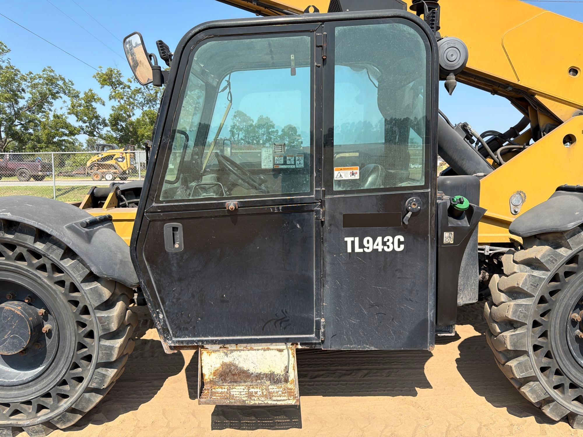 2014 Caterpillar TL943C