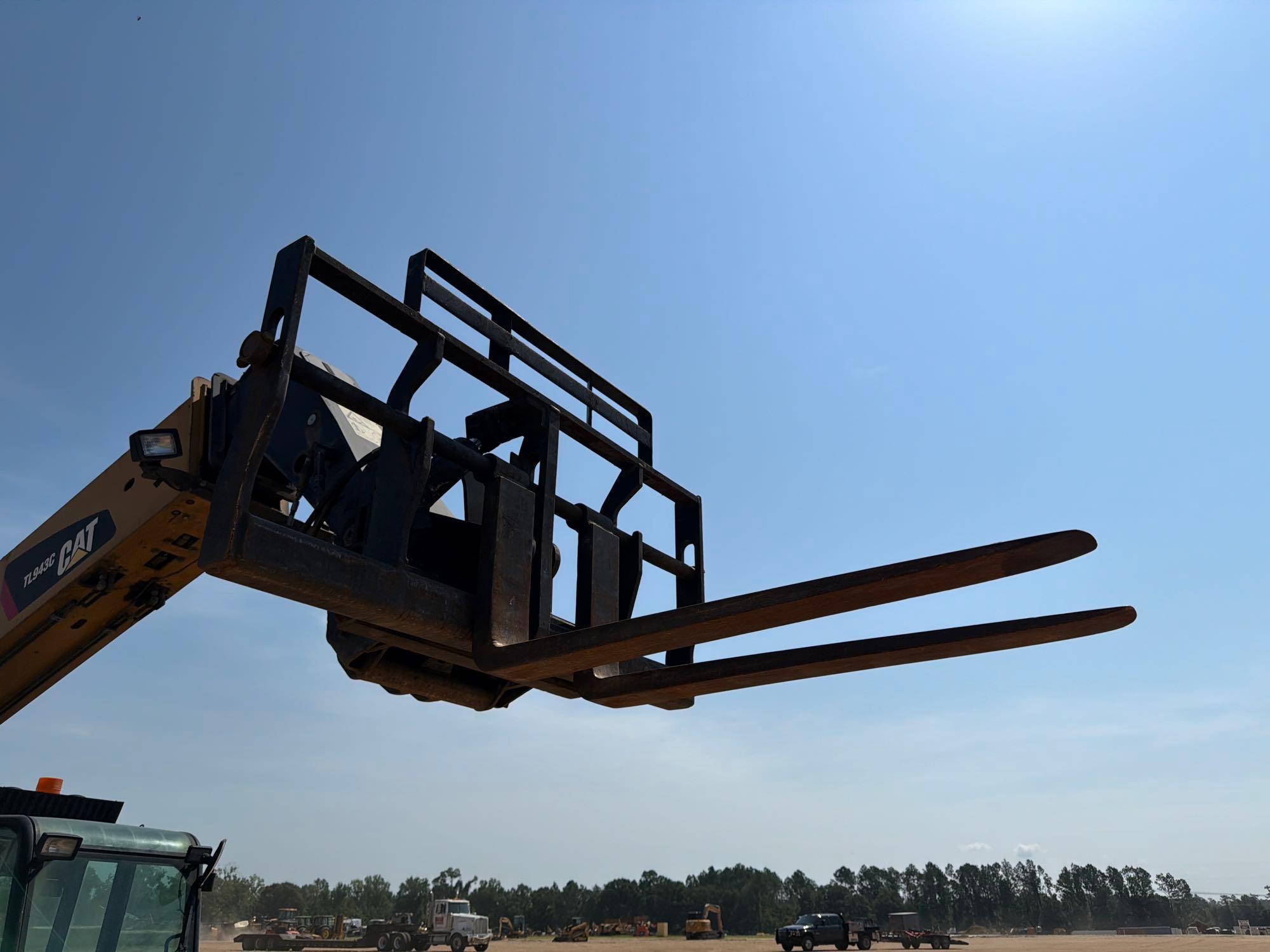 2014 Caterpillar TL943C