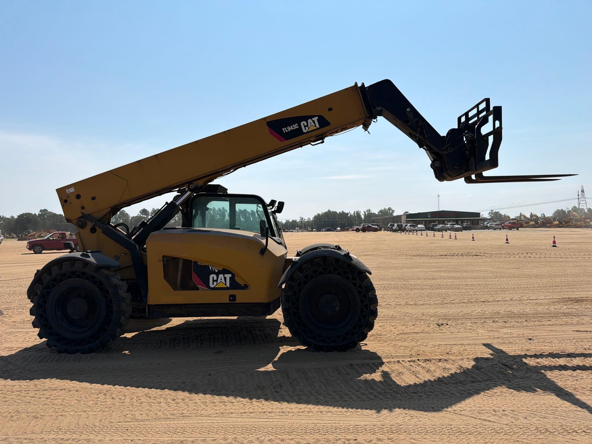 2014 Caterpillar TL943C