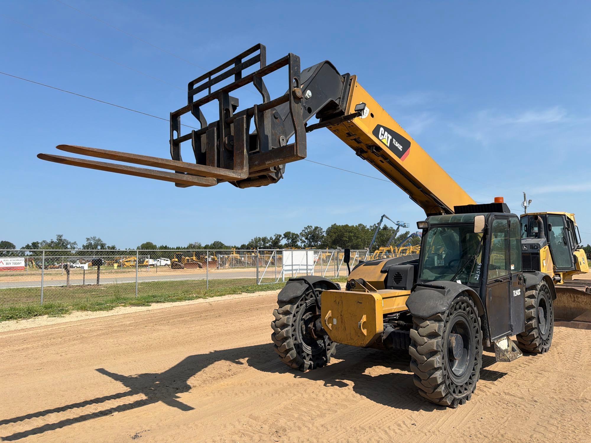 2014 Caterpillar TL943C