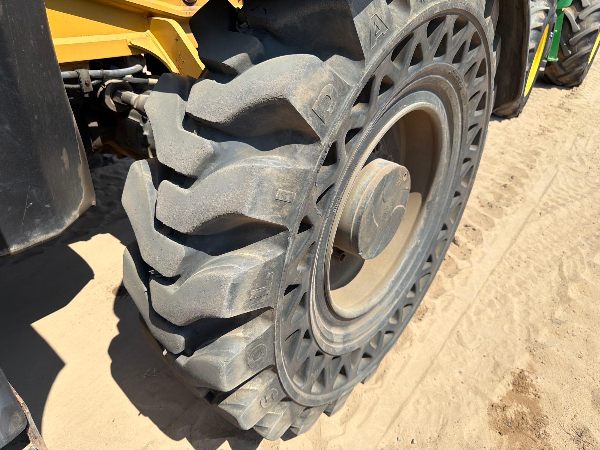 2014 Caterpillar TL943C