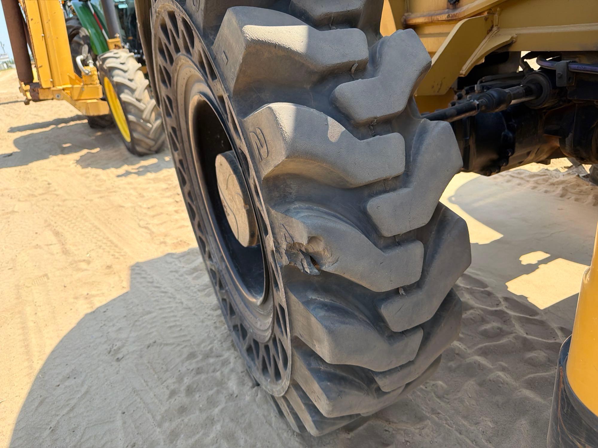 2014 Caterpillar TL943C