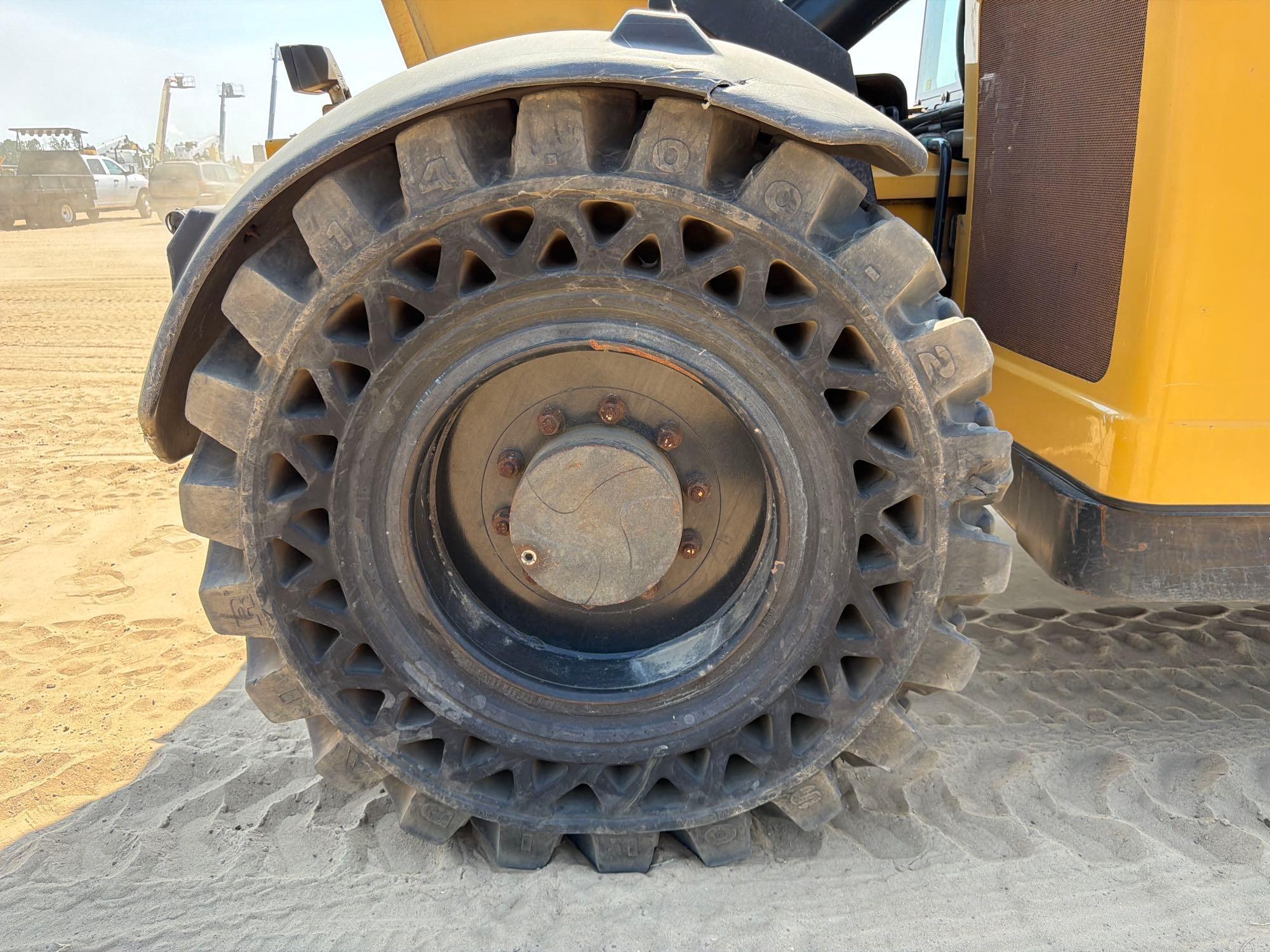 2014 Caterpillar TL943C
