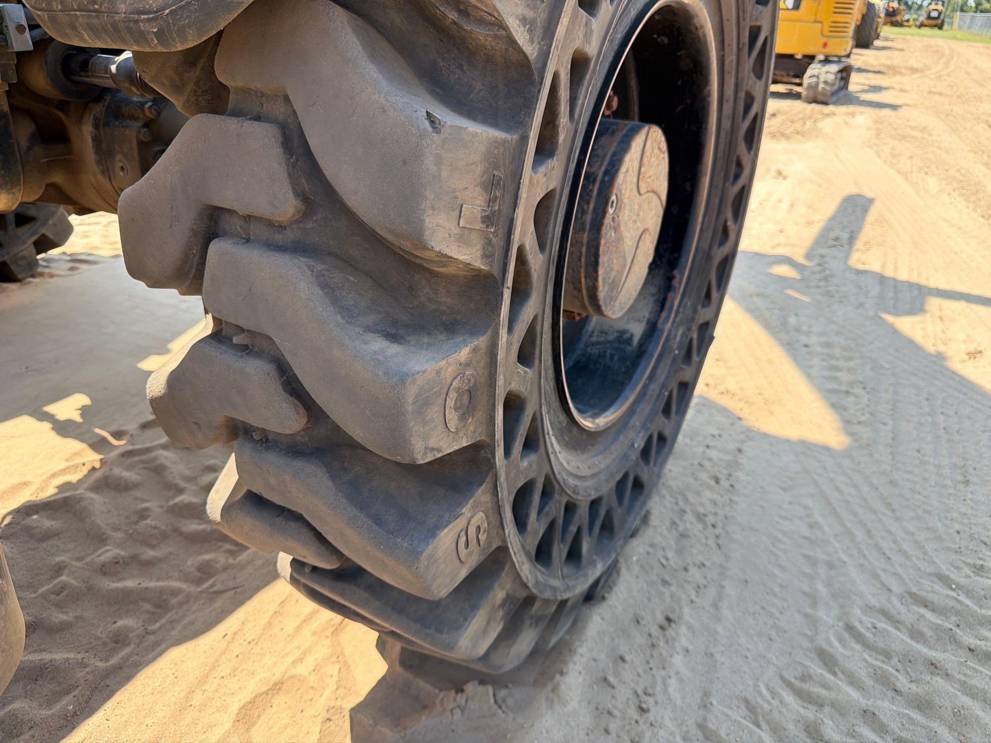 2014 Caterpillar TL943C