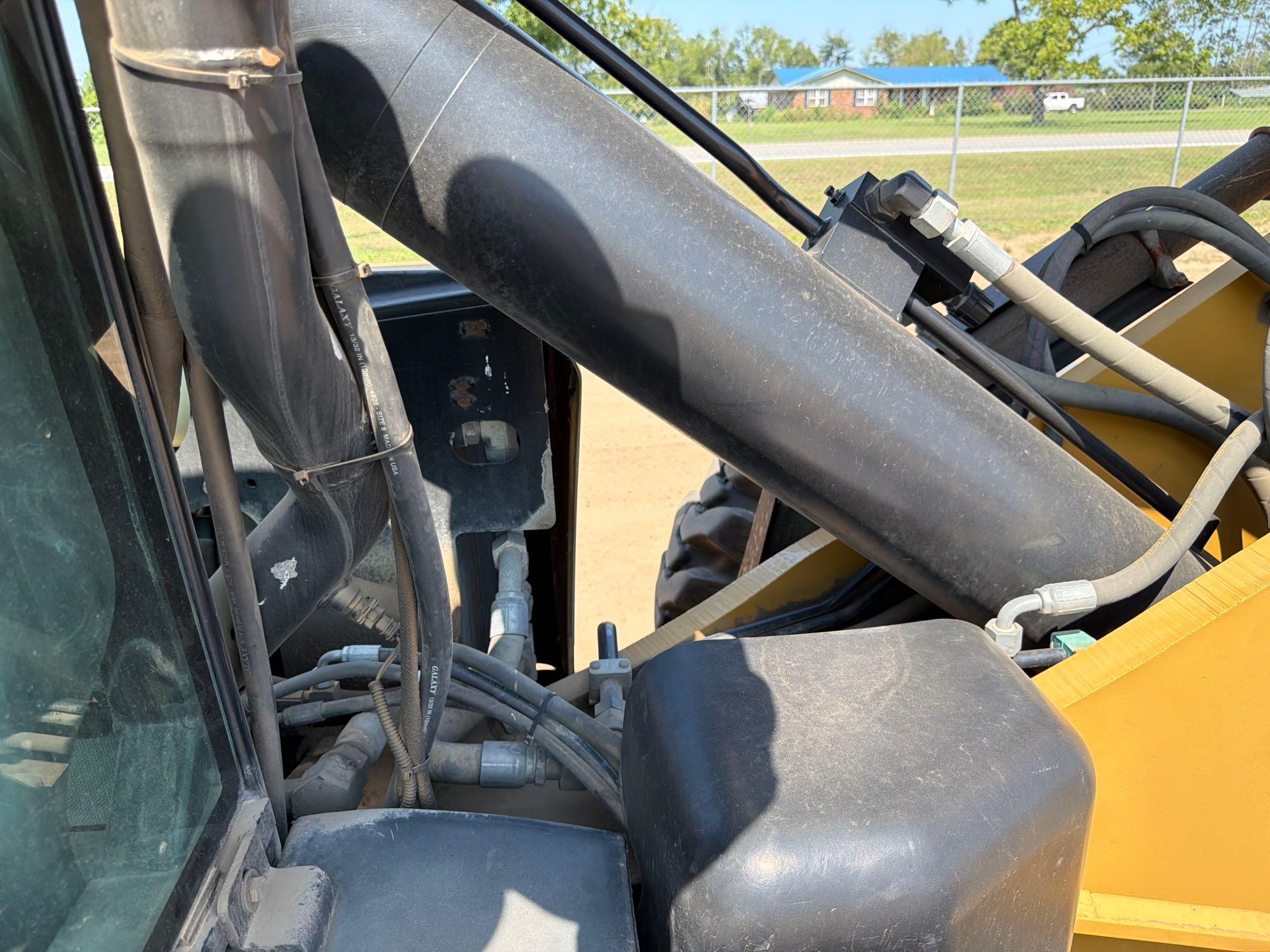 2014 Caterpillar TL943C