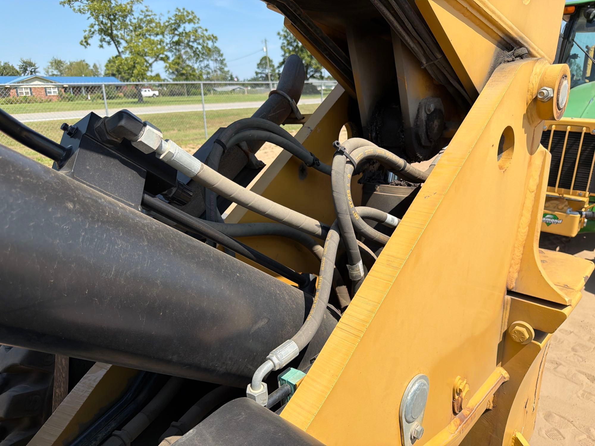 2014 Caterpillar TL943C