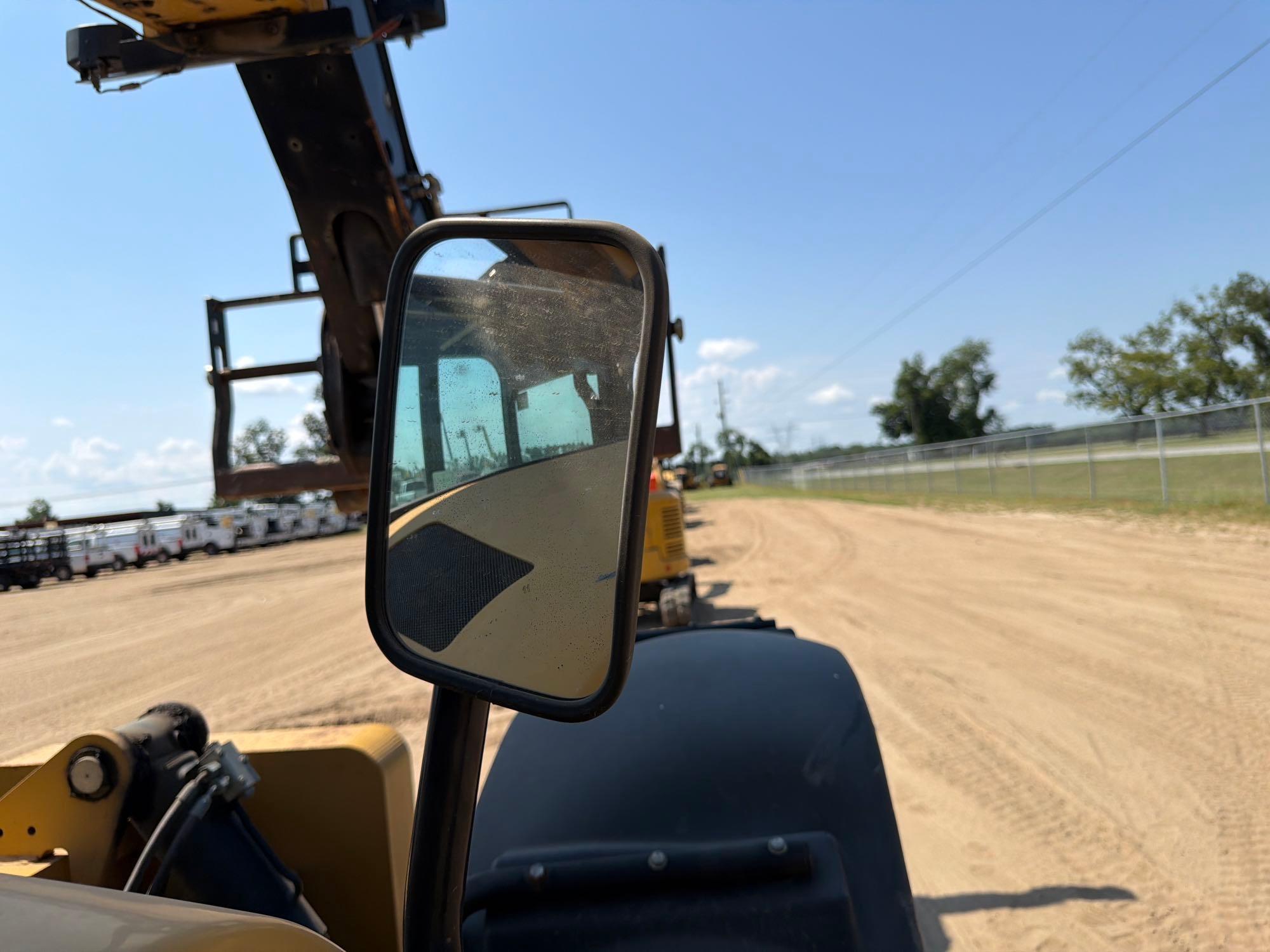 2014 Caterpillar TL943C
