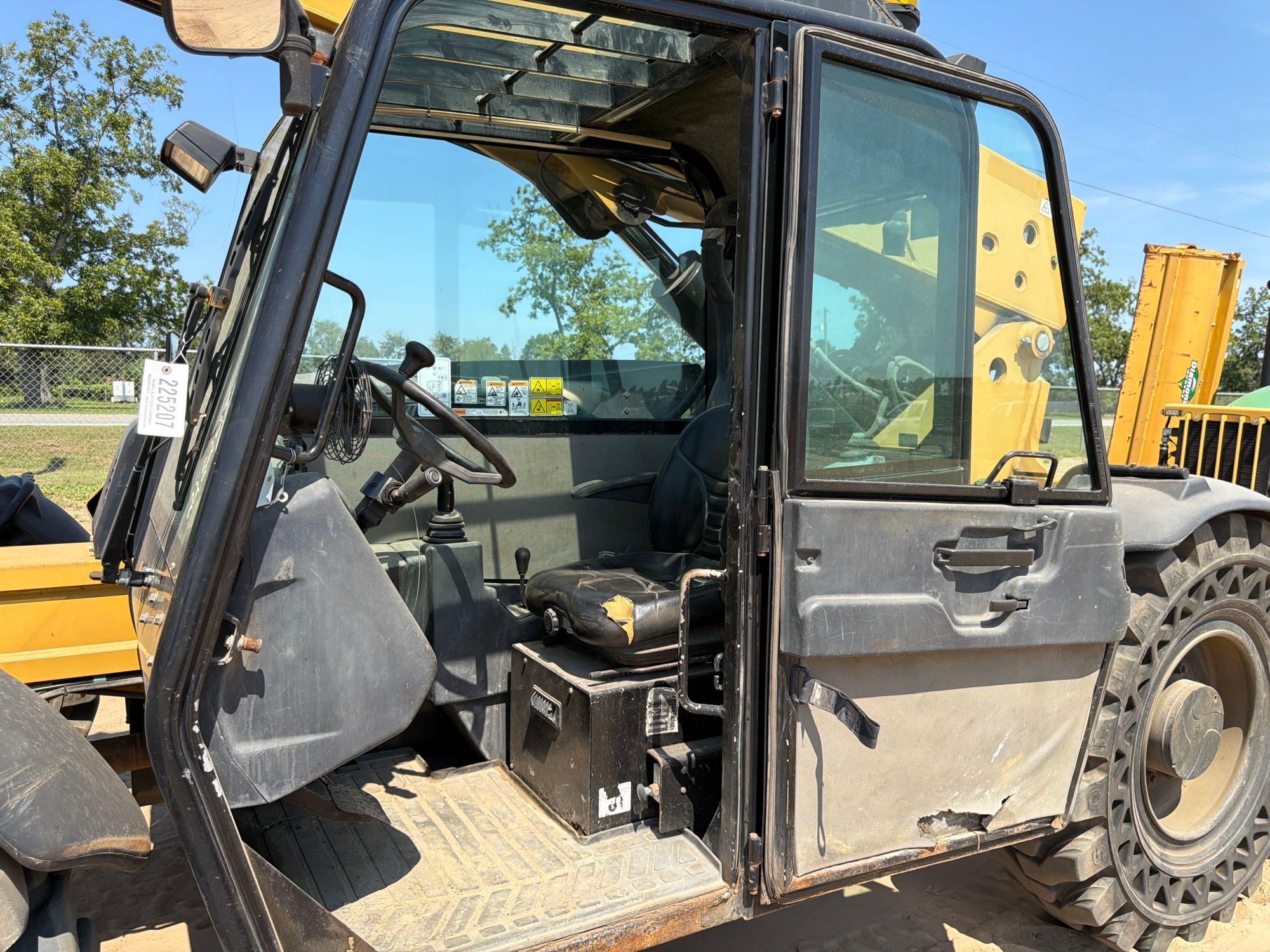 2014 Caterpillar TL943C