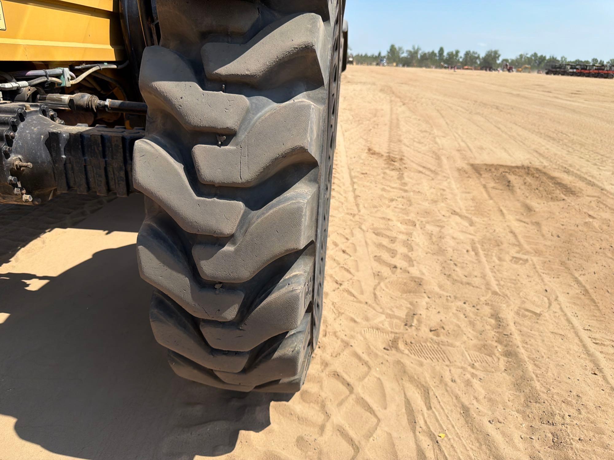 2014 Caterpillar TL943C