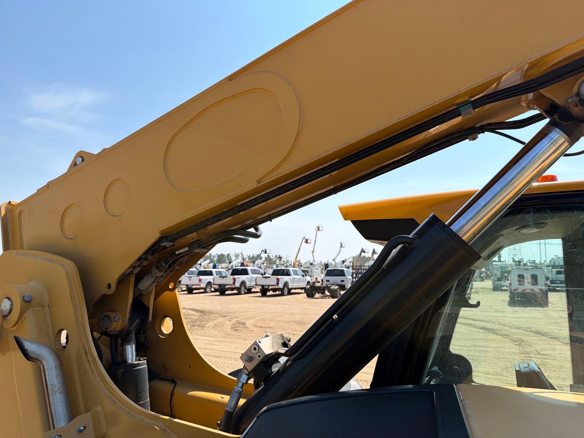 2020 Caterpillar TL642C